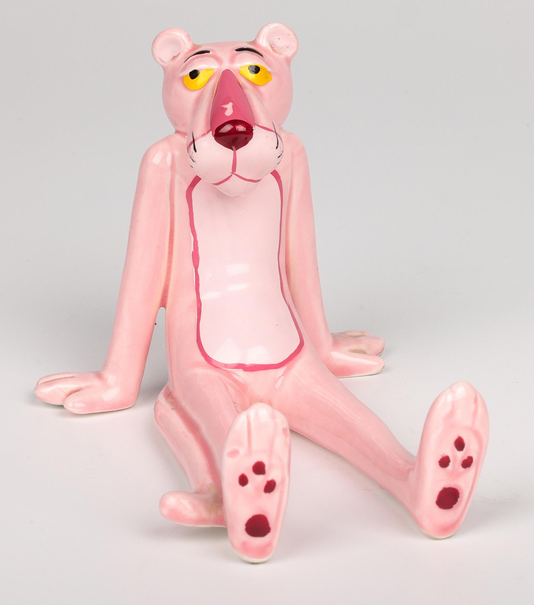 Una deliciosa colección de cinco figuras vintage de la Pantera Rosa de United Artists de diversas formas producidas bajo licencia en Japón y que datan de alrededor de 1982. Las figuras tienen licencia de United Artists Corporation, que produjo y