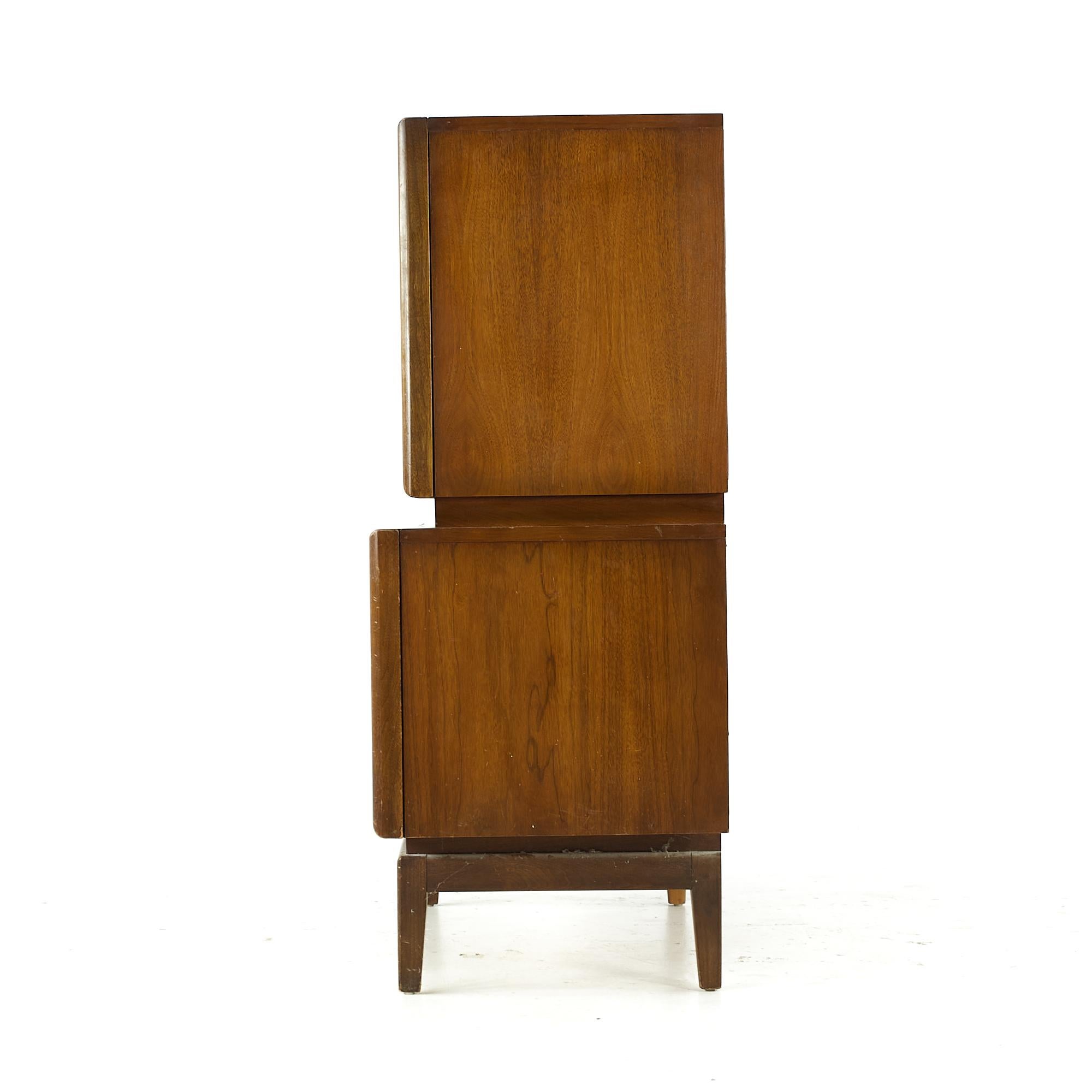 United Diamond Midcentury Walnut Highboy Dresser In Good Condition For Sale In Countryside, IL