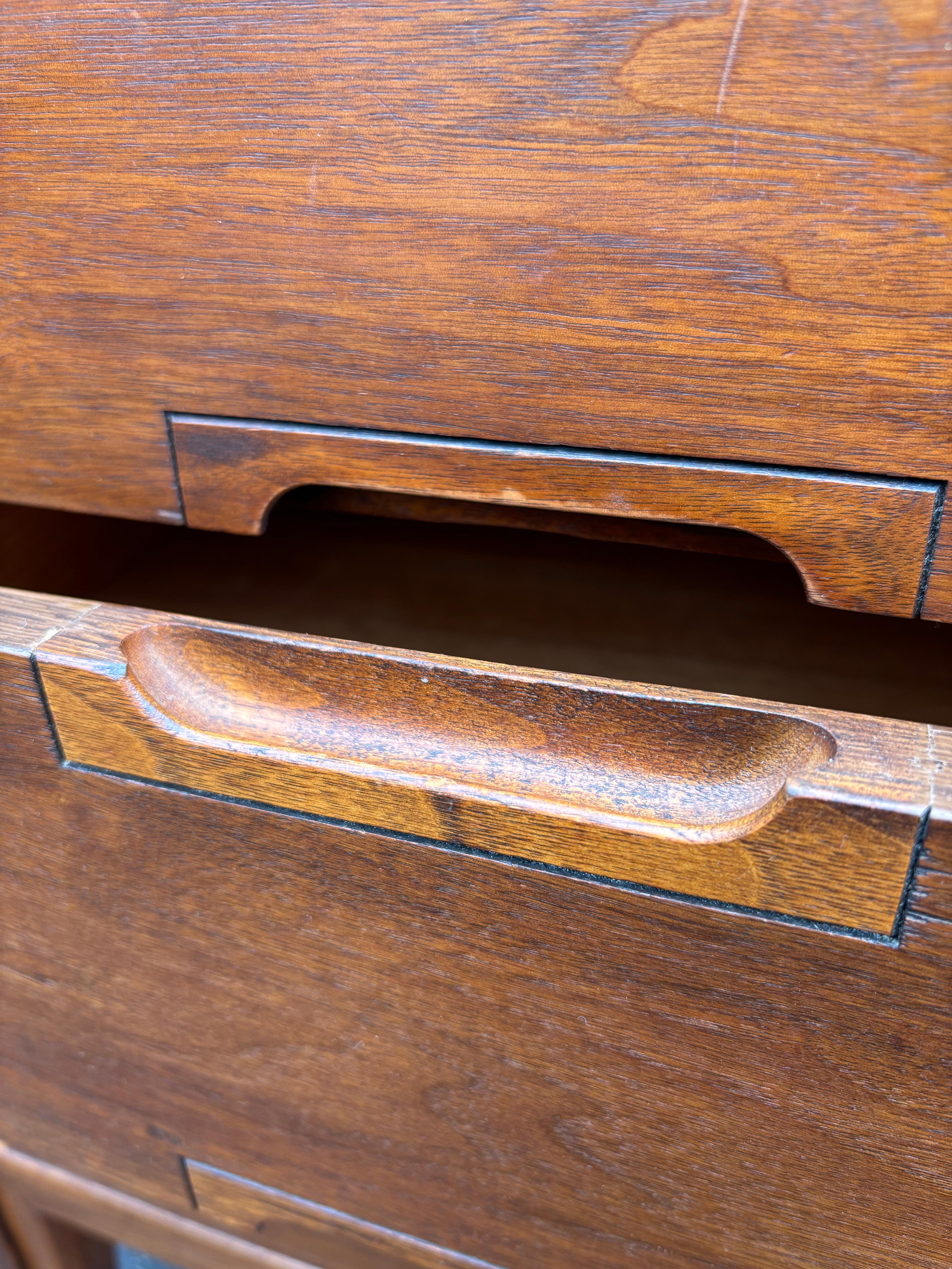 Mid-Century moderno United Furniture Comò a 9 cassetti in noce in vendita