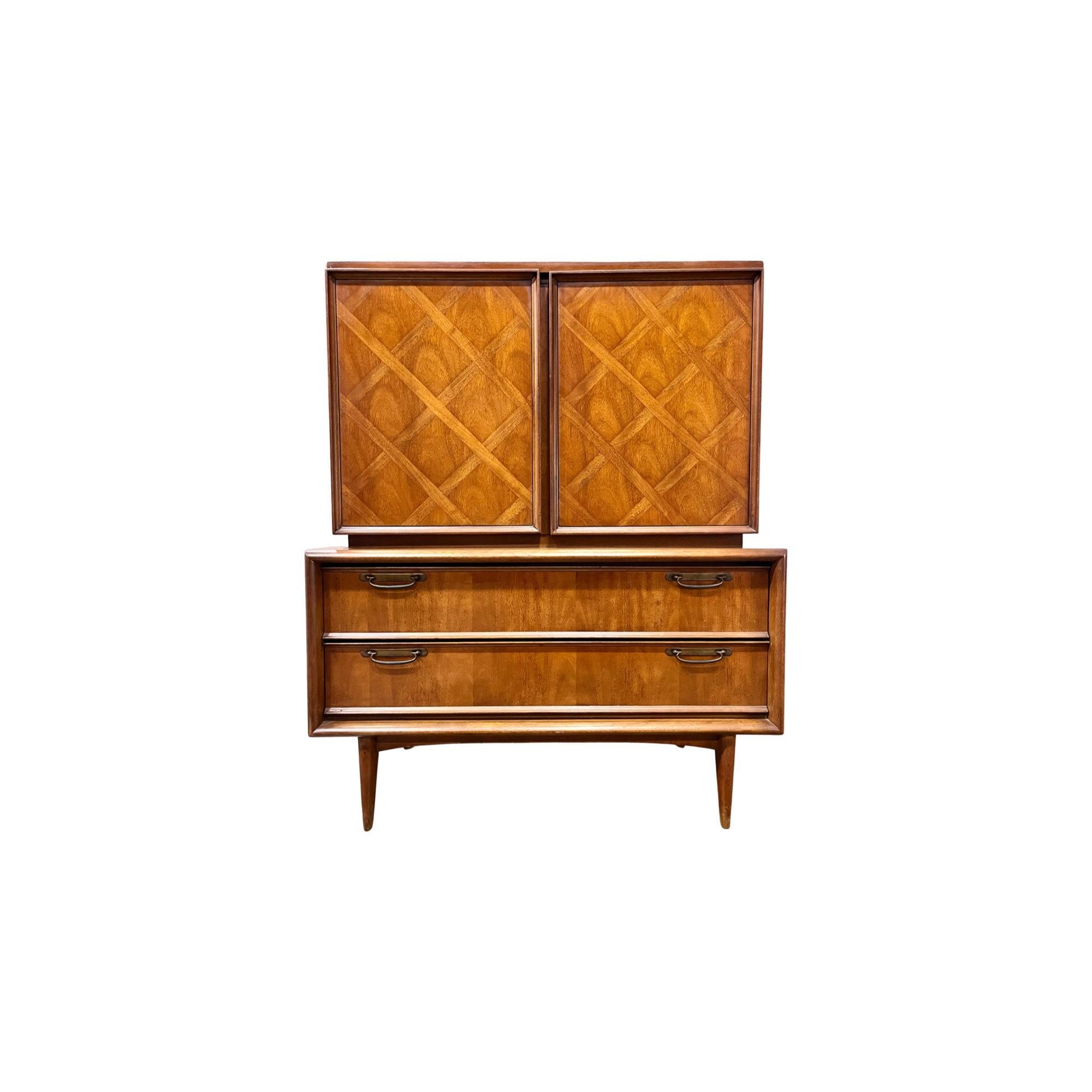 Discover the distinct charm of United Furniture, a standout in the realm of mid-century modern furniture. With a unique blend of bold and funky designs, this brand exemplifies the perfect fusion of style and craftsmanship. Unlike its more exuberant