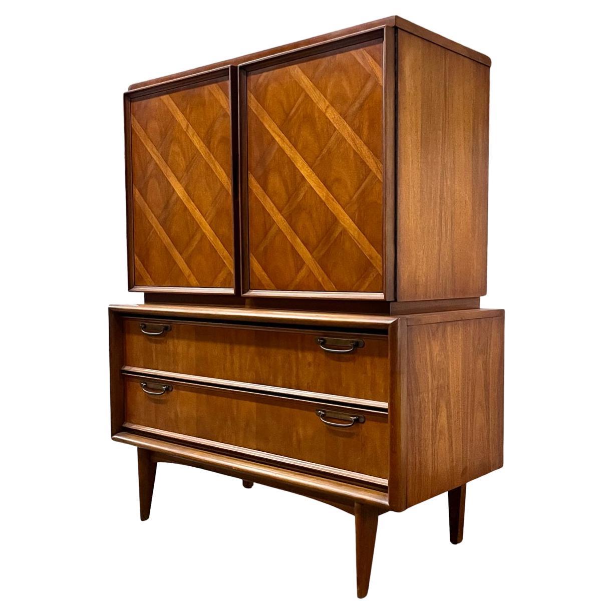United Furniture Co Vintage Mid Century Modern Highboy Dresser c. 1960s