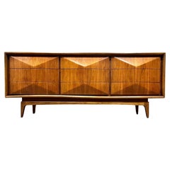 United Furniture Vintage Mid Century Modern Lowboy-Kommode mit Diamantfront, Mid-Century Modern, ca. 1960