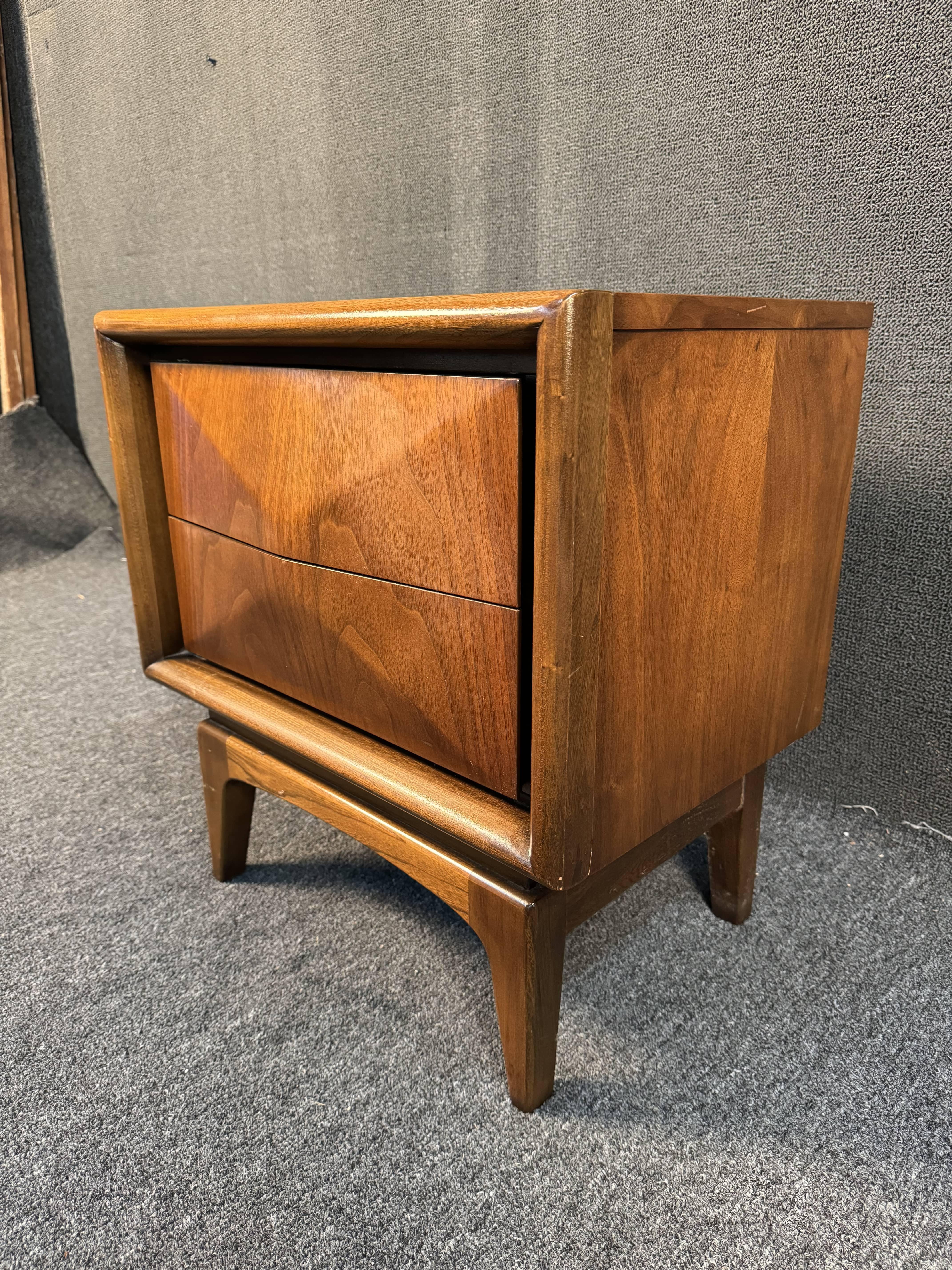 United Furniture Diamond Front Walnut Dresser & Table For Sale 6