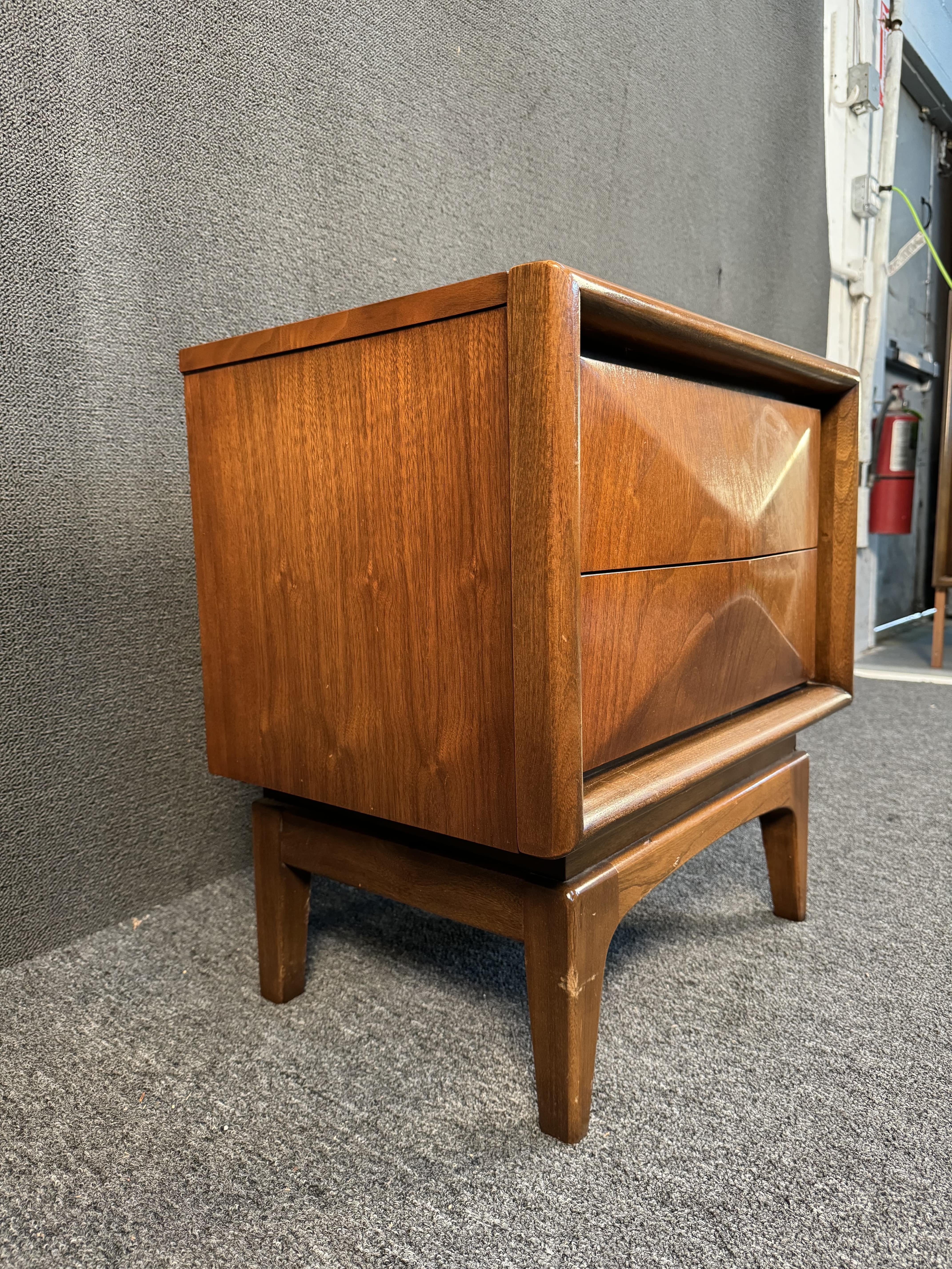 United Furniture Diamond Front Walnut Dresser & Table For Sale 7