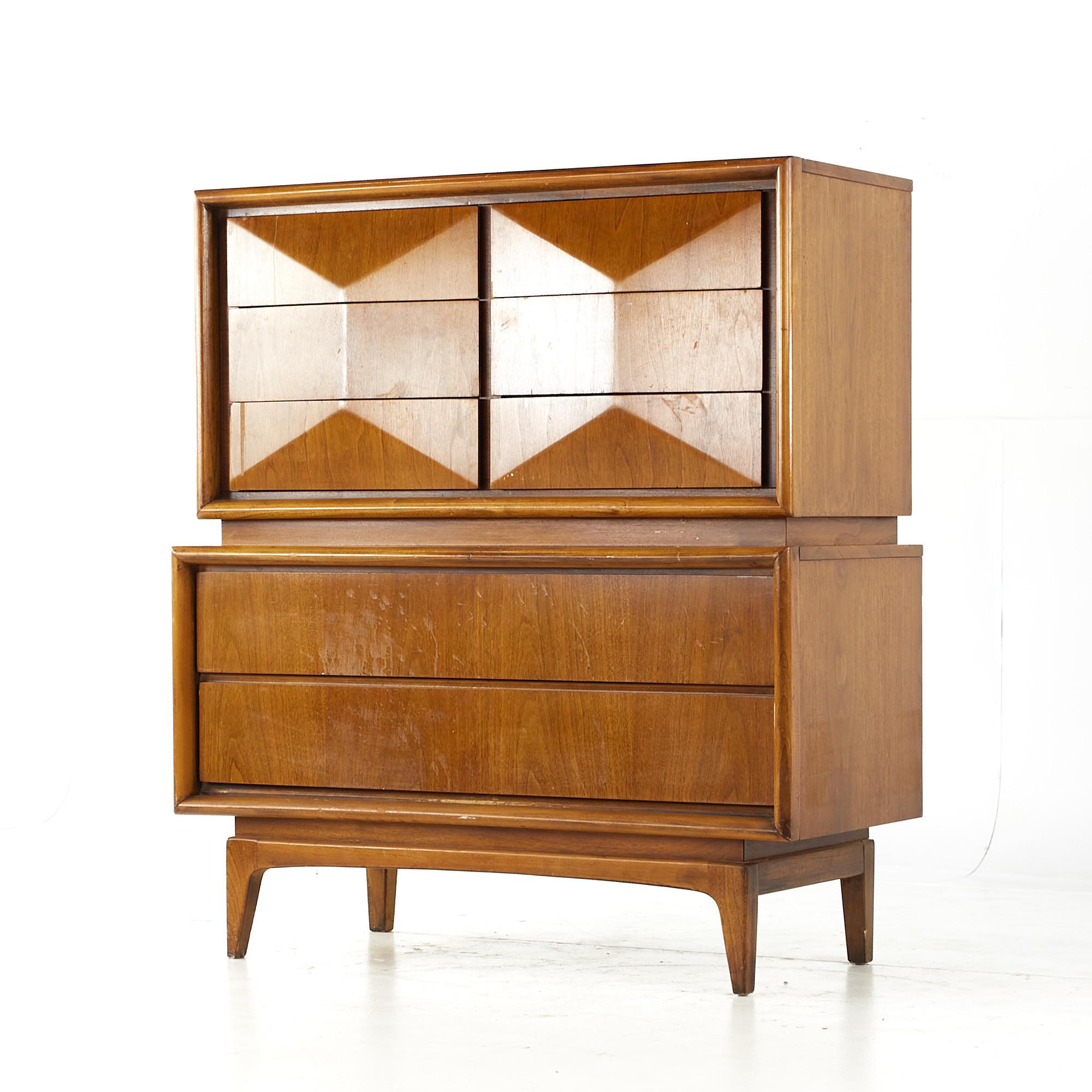 Mid-Century Modern United Furniture Diamond Mid Century Walnut Highboy Dresser For Sale