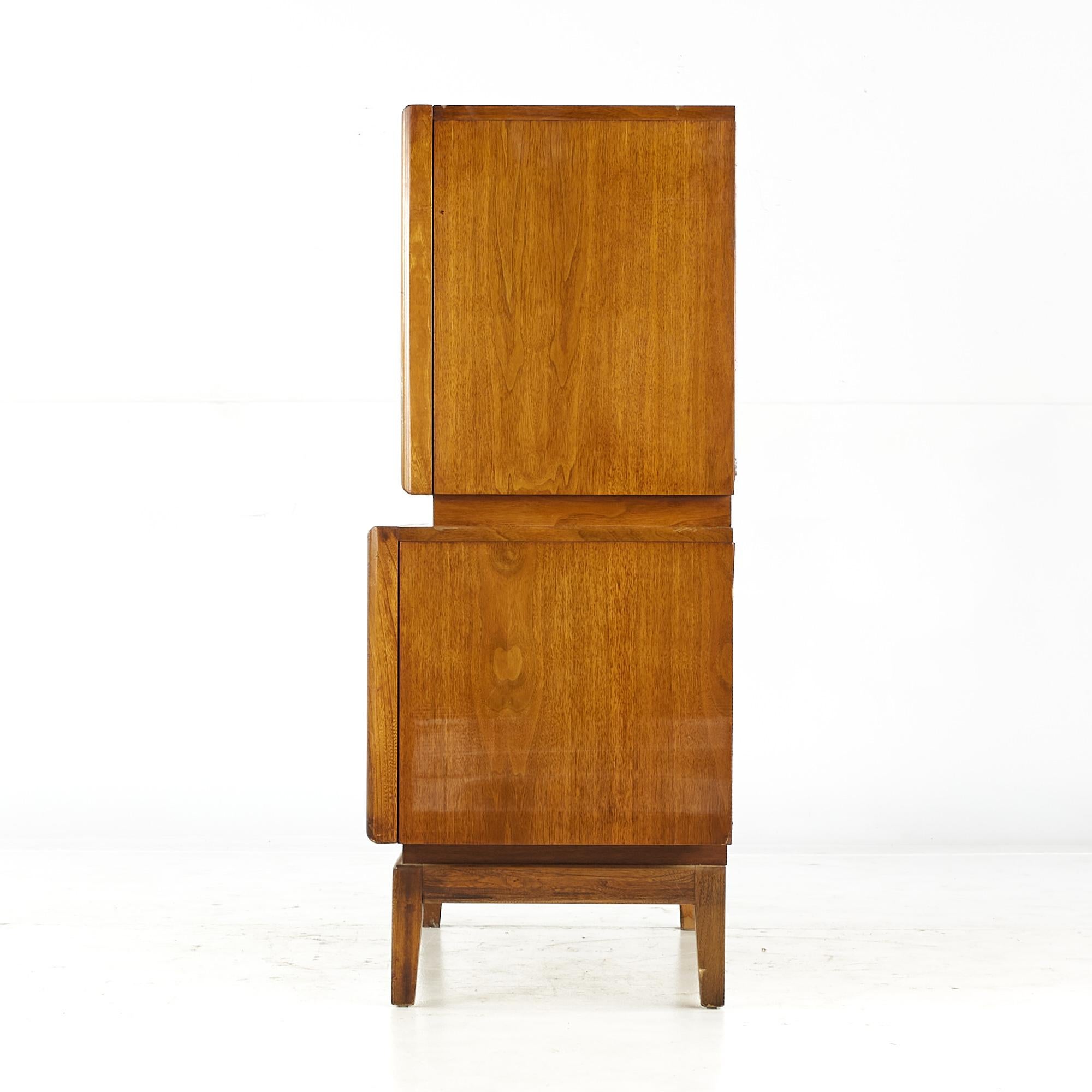 United Furniture Diamond Mid Century Walnut Highboy Dresser In Good Condition In Countryside, IL