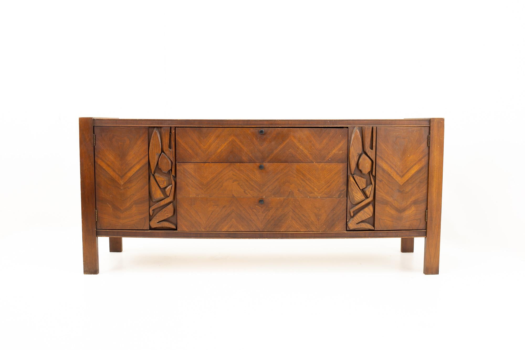 United Furniture mid century Brutalist walnut 9 drawer lowboy dresser

Dresser measures: 74 wide x 20.25 deep x 32.75 high

All pieces of furniture can be had in what we call restored vintage condition. That means the piece is restored upon