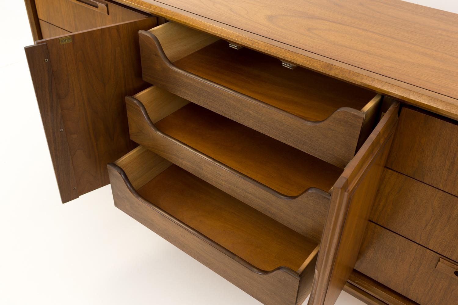 Late 20th Century United Furniture Mid Century Lowboy Dresser