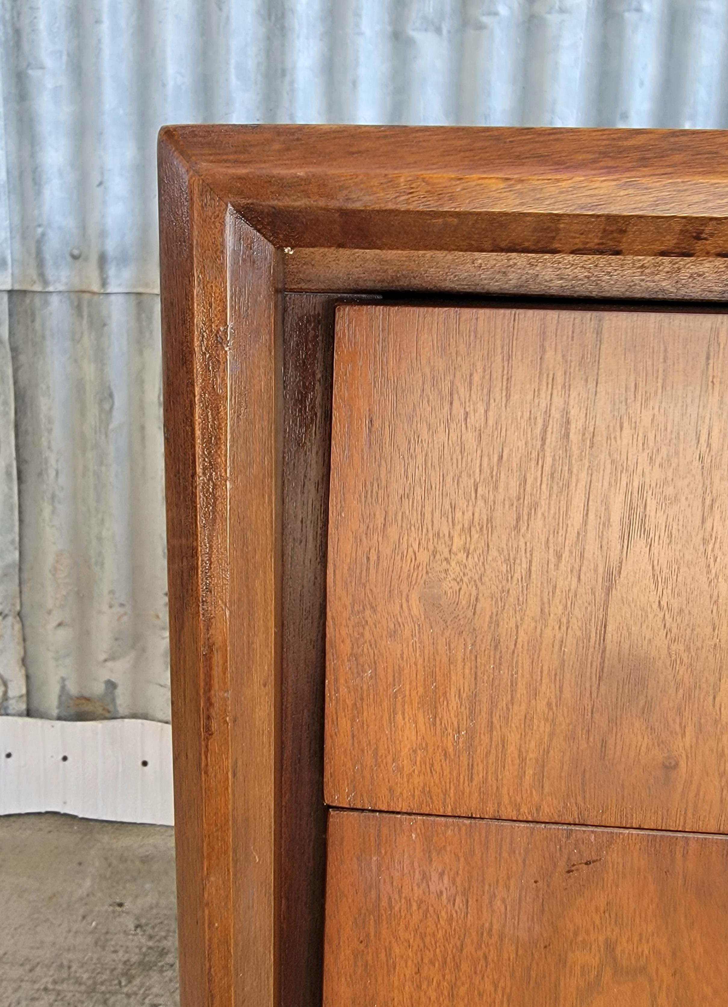 United Furniture Mid-Century Modern Low Dresser For Sale 4