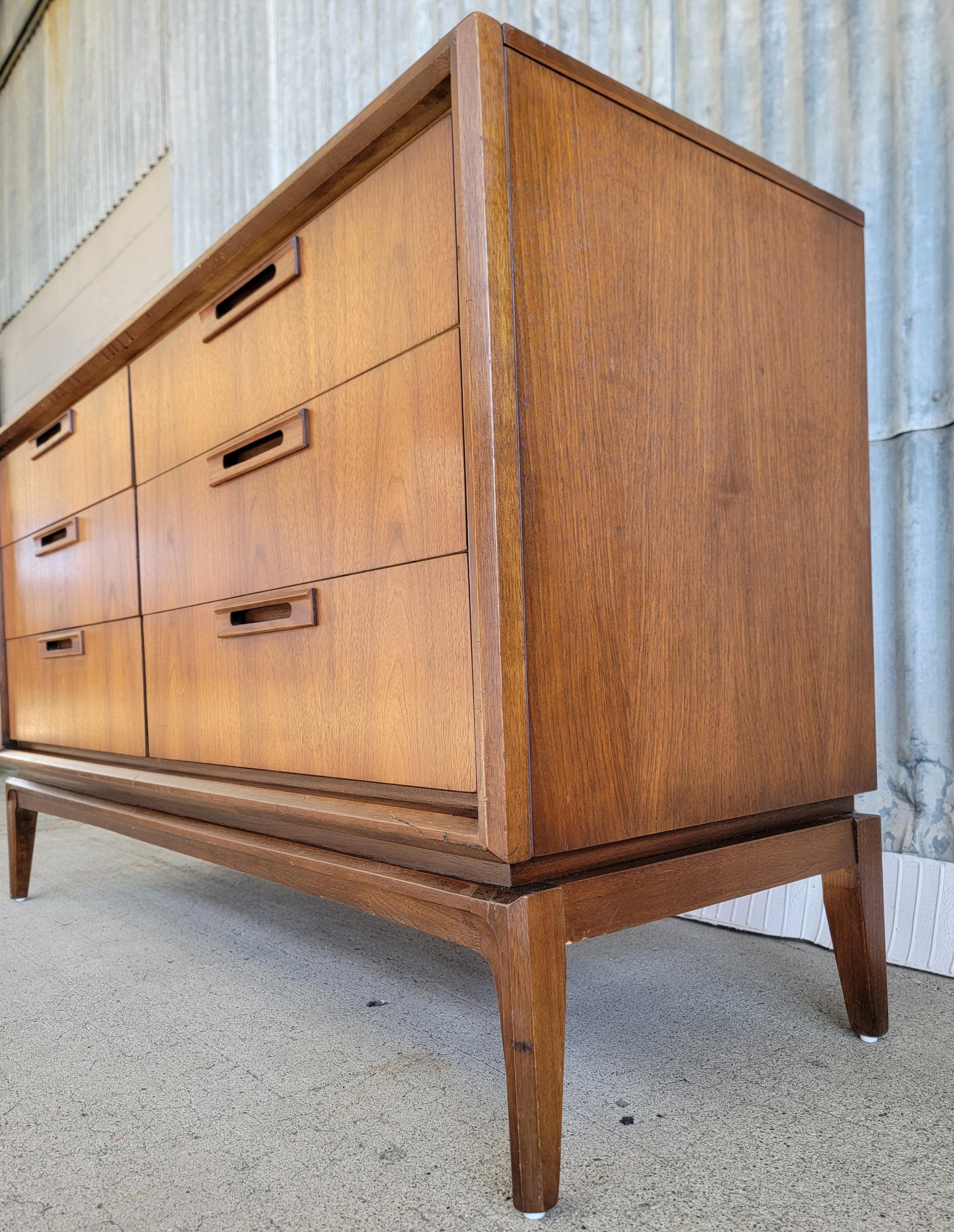 Oak United Furniture Mid-Century Modern Low Dresser For Sale