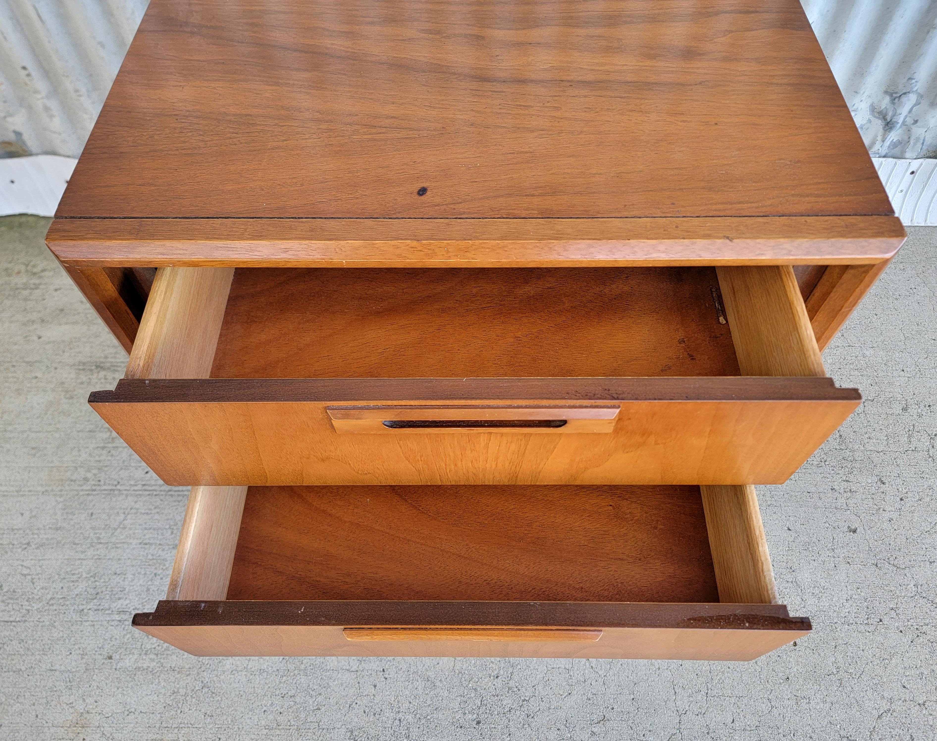 Oak United Furniture Mid-Century Modern Night Stand For Sale