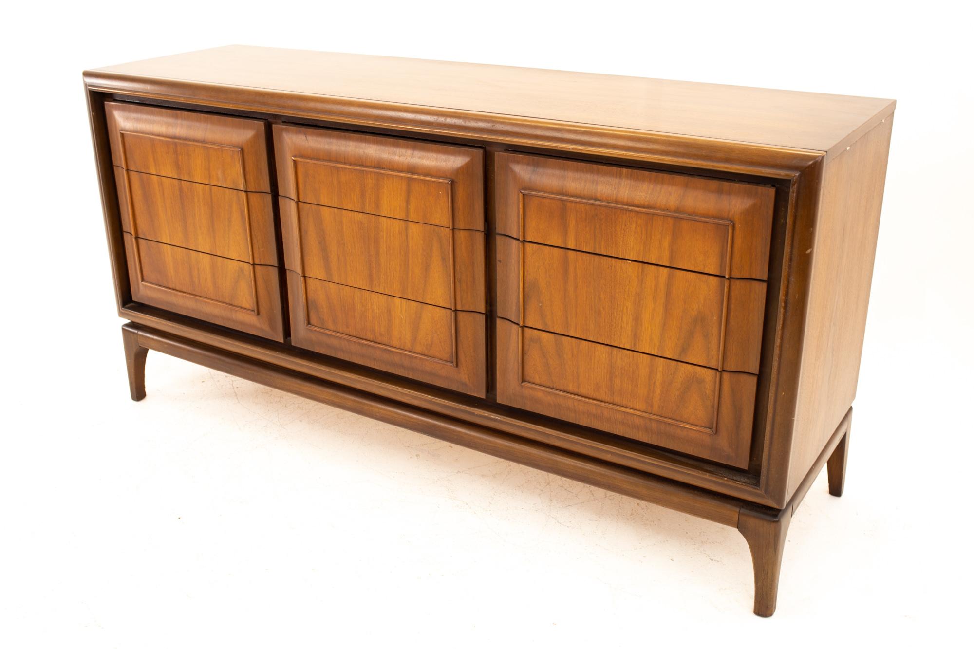 Late 20th Century United Furniture Mid Century Walnut 9 Drawer Lowboy Dresser For Sale
