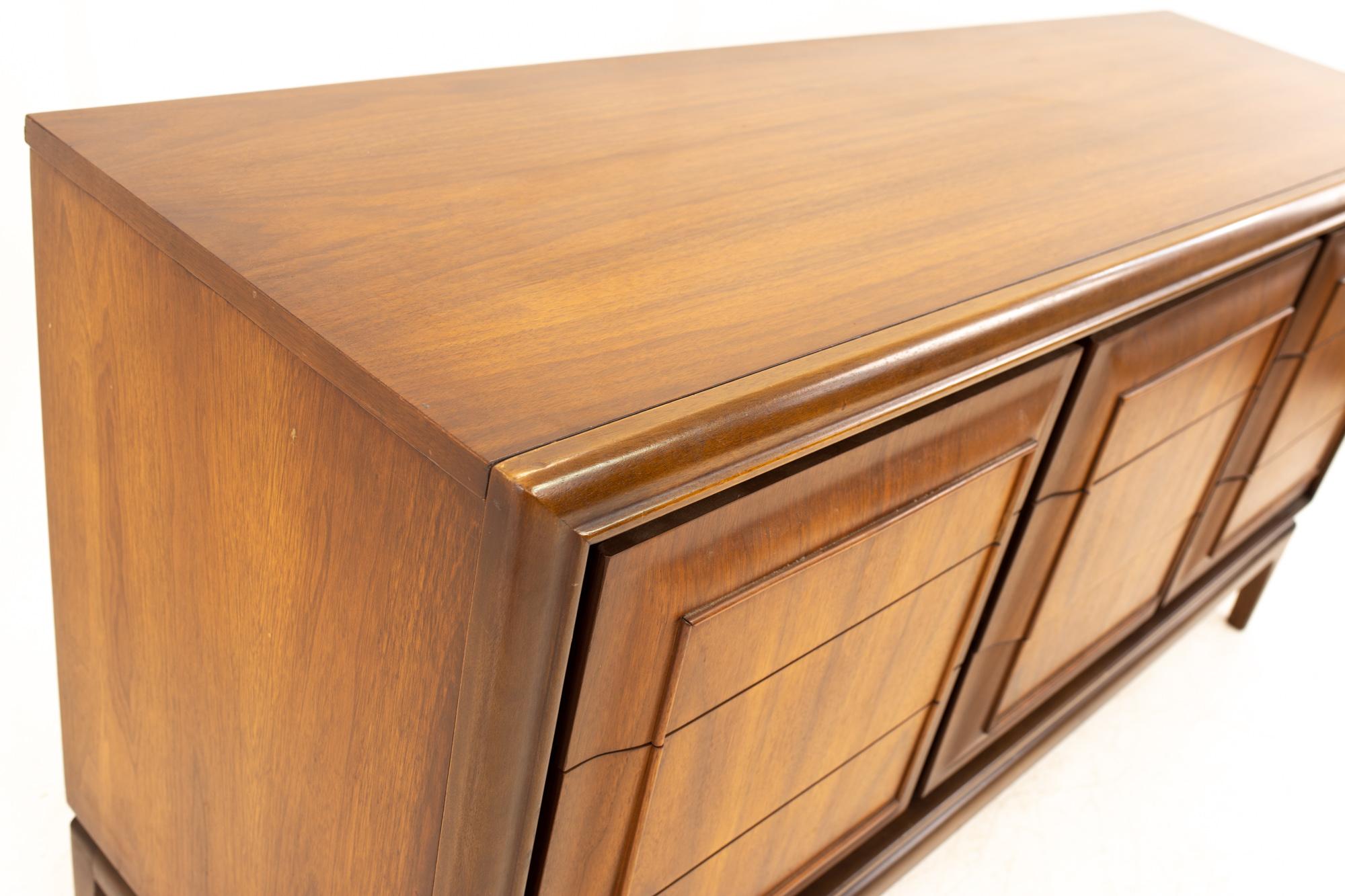 United Furniture Mid Century Walnut 9 Drawer Lowboy Dresser For Sale 1