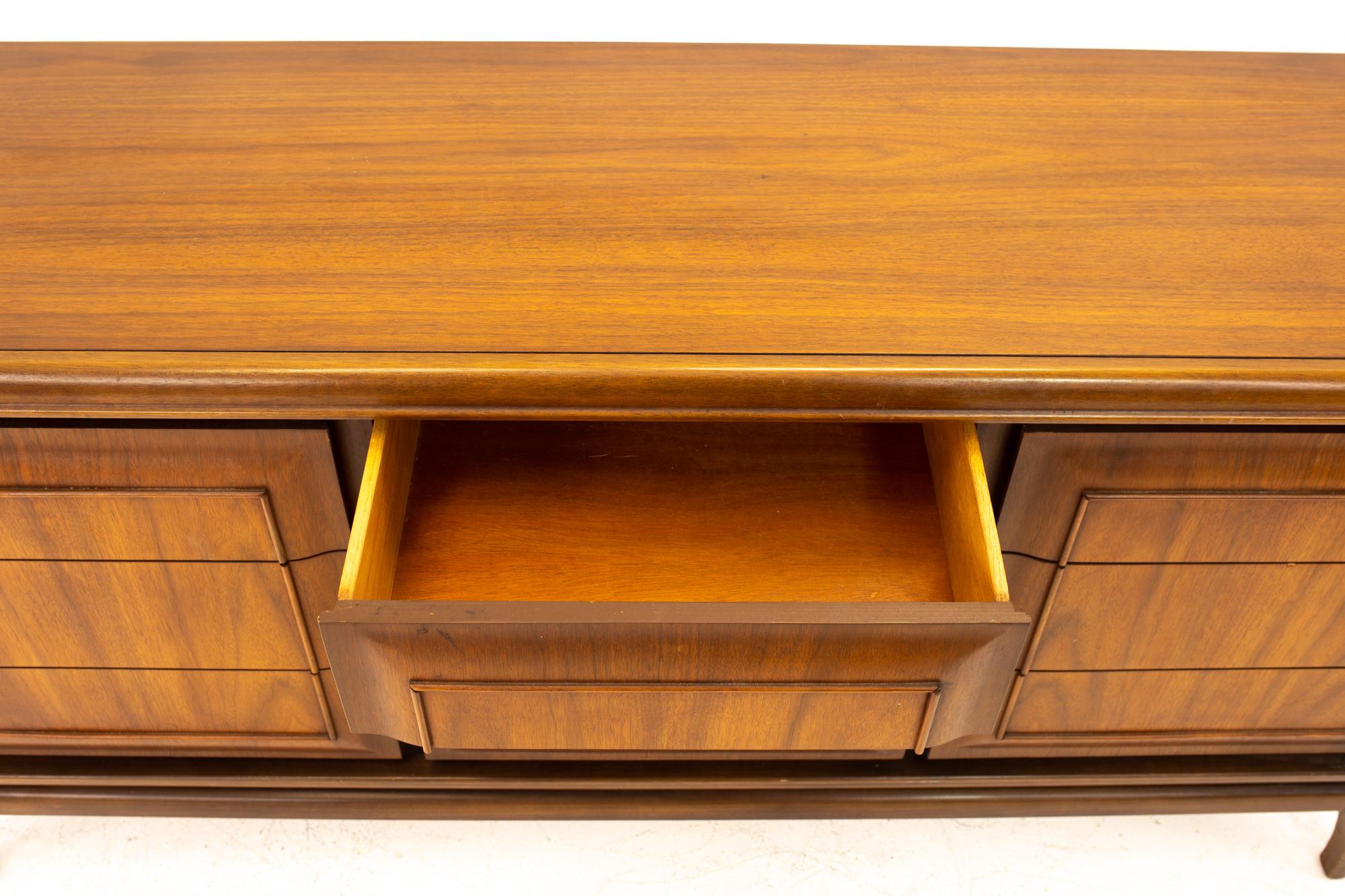 United Furniture Mid Century Walnut 9 Drawer Lowboy Dresser For Sale 2