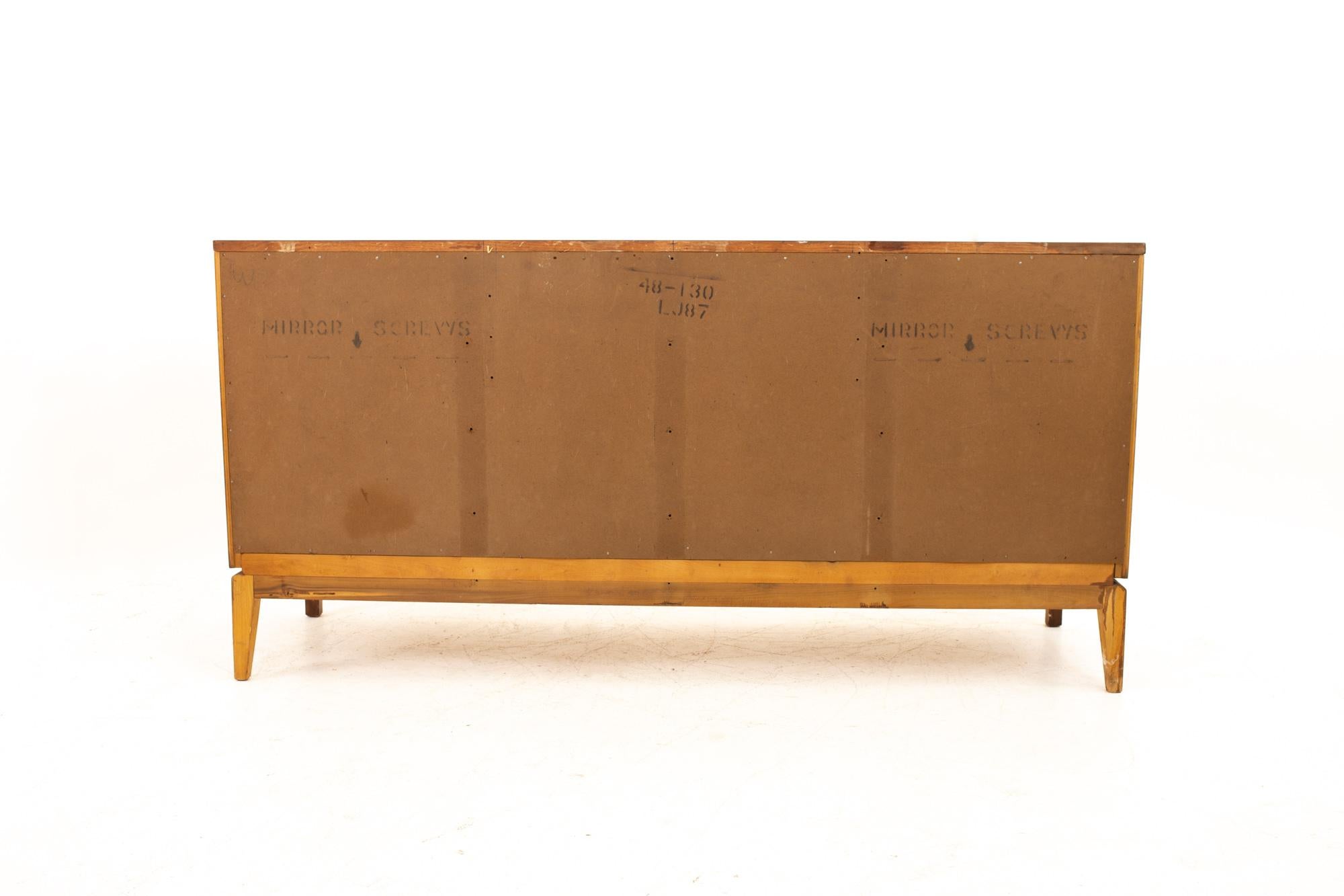 United Furniture Mid Century niedrige Kommode aus Nussbaumholz mit 9 Schubladen im Angebot 2