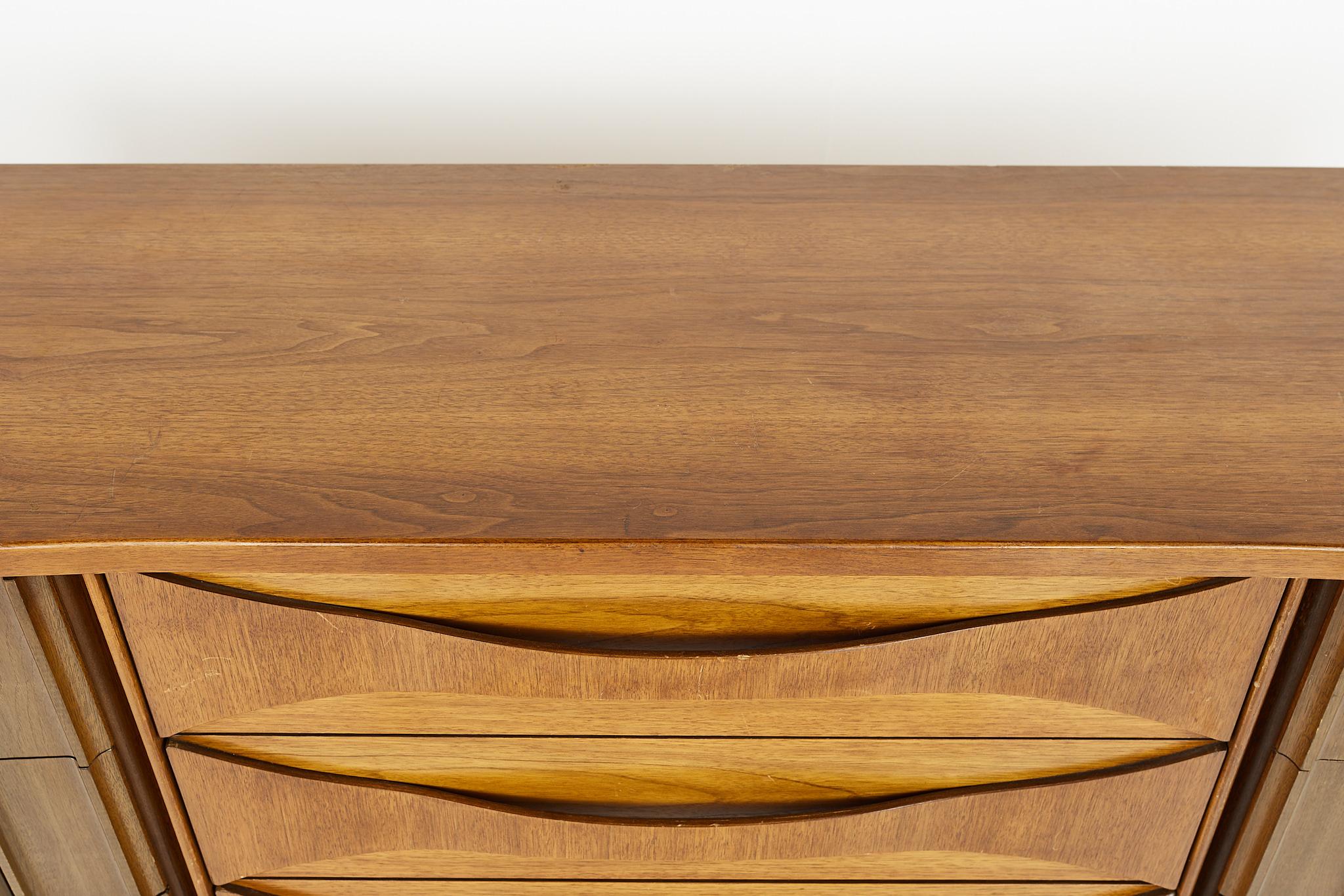 Mid-Century Modern United Furniture Mid Century Walnut 9 Drawer Credenza Lowboy Dresser