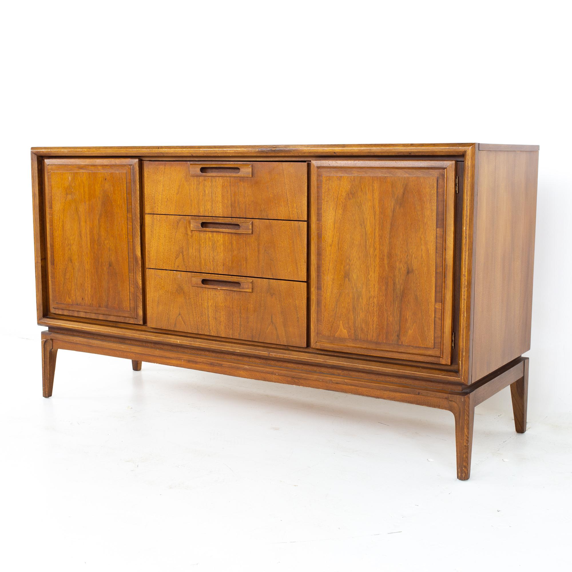 United Furniture Mid Century Walnut Sideboard Credenza Buffet and Hutch 2