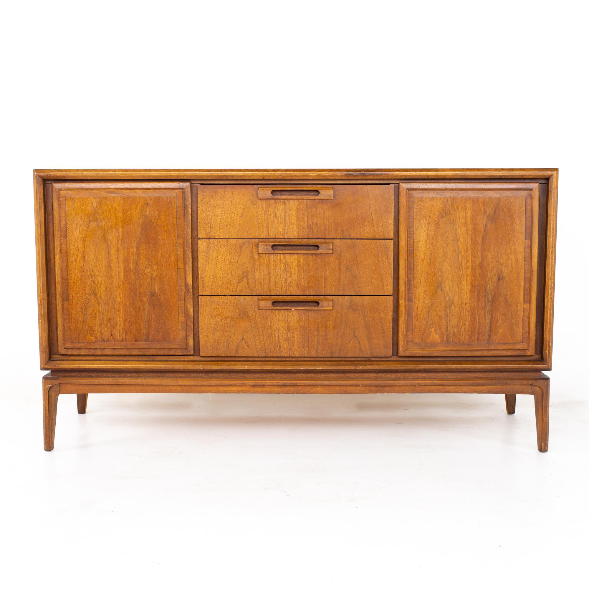 United Furniture Mid Century Walnut Sideboard Credenza Buffet and Hutch 3