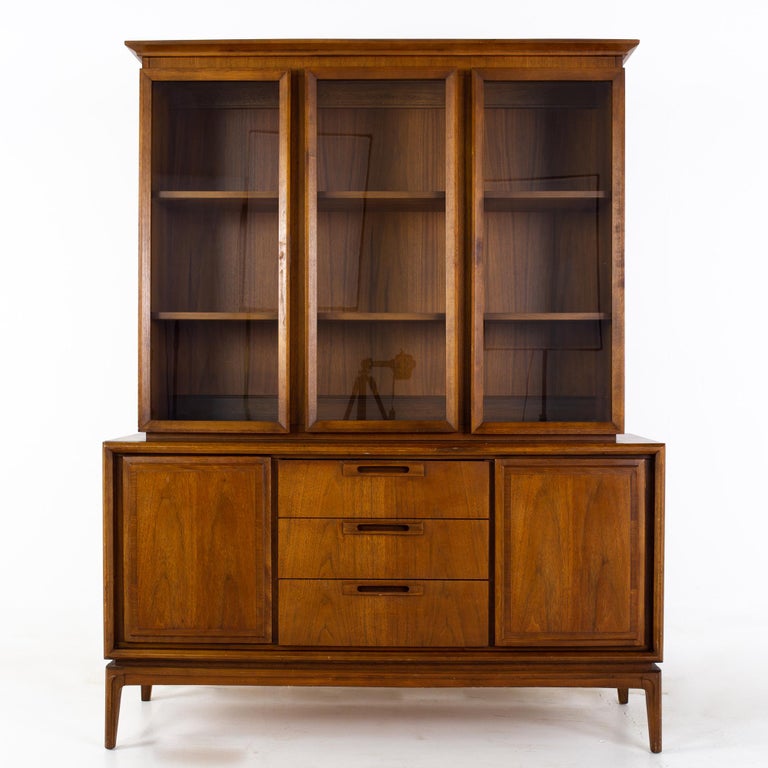 United Furniture Mid Century Walnut Sideboard Credenza Buffet and Hutch