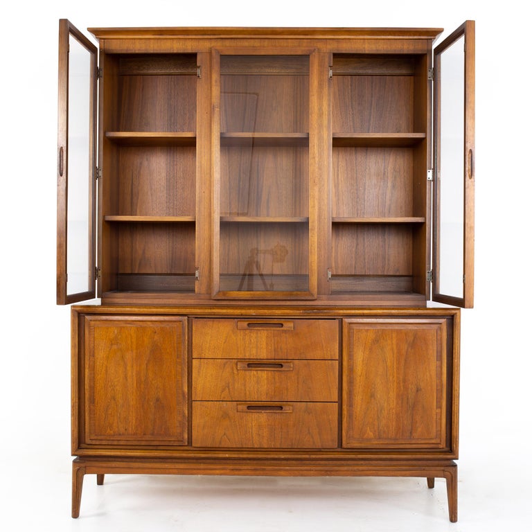 United Furniture Mid Century Walnut Sideboard Credenza Buffet and Hutch