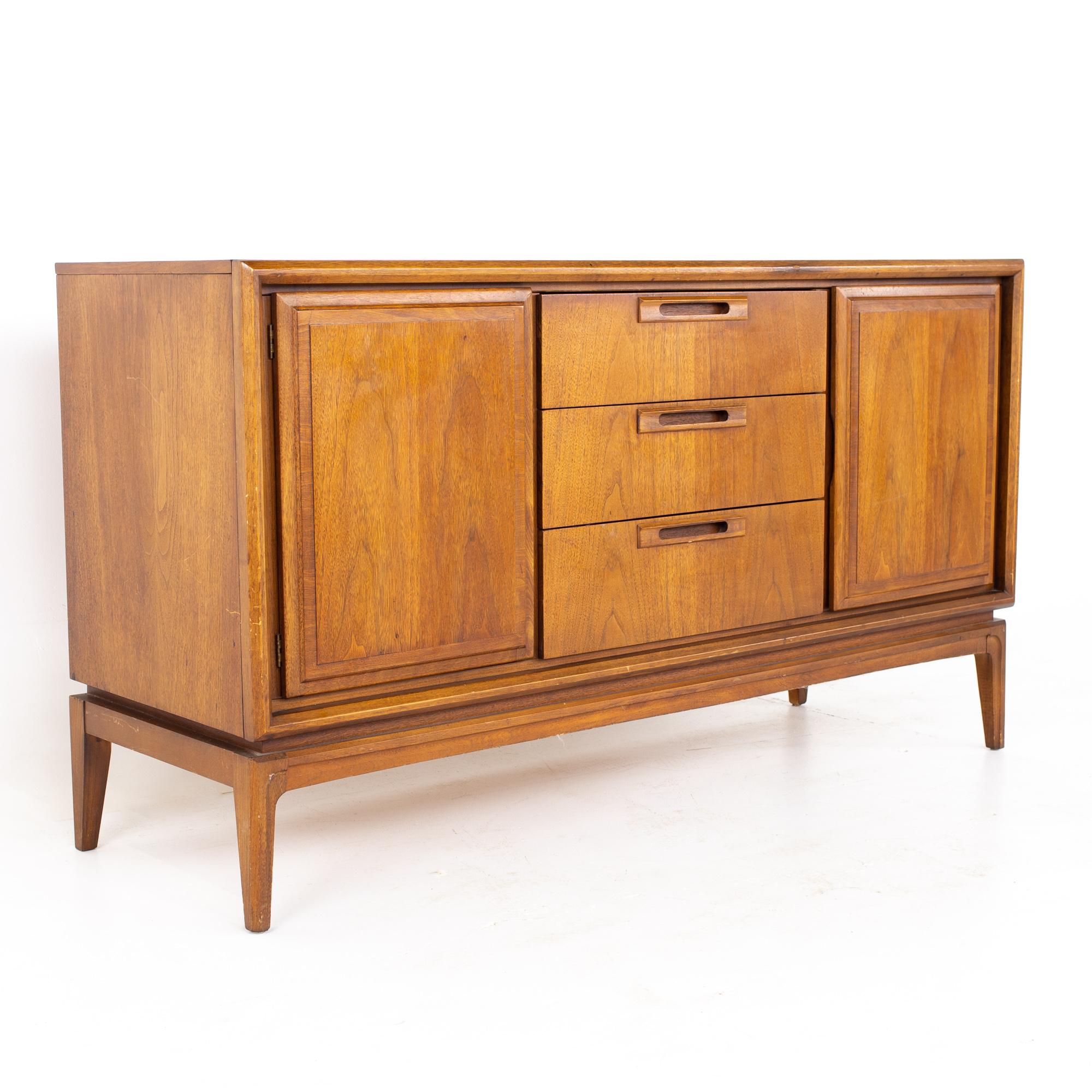 United Furniture Mid Century Walnut Sideboard Credenza Buffet and Hutch 1