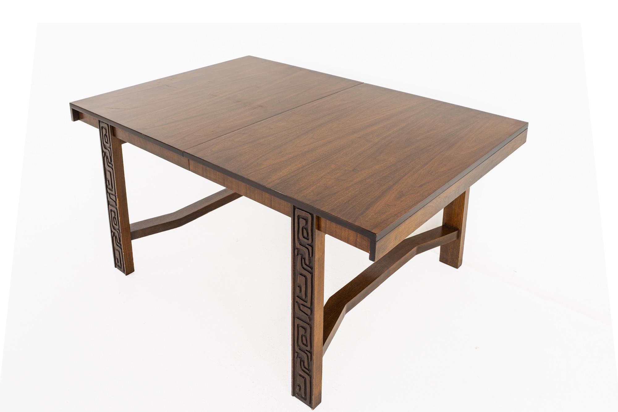 United Furniture Mid Century Walnut Tiki Brutalist Dining Table In Good Condition In Countryside, IL