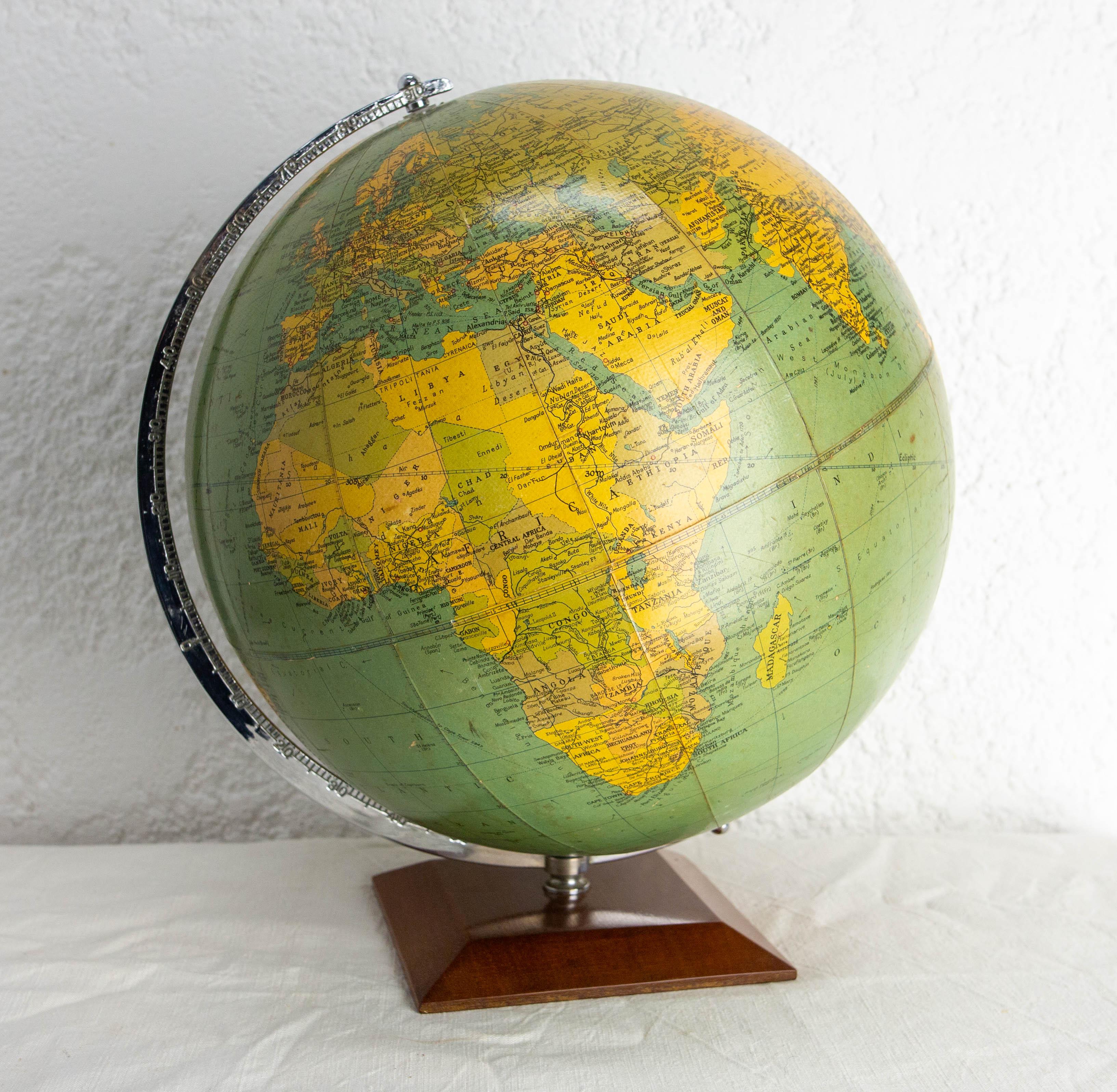 United Kingdom, Earth Globe Philips Challenge, 20th Mid-Century 1966 For Sale 4