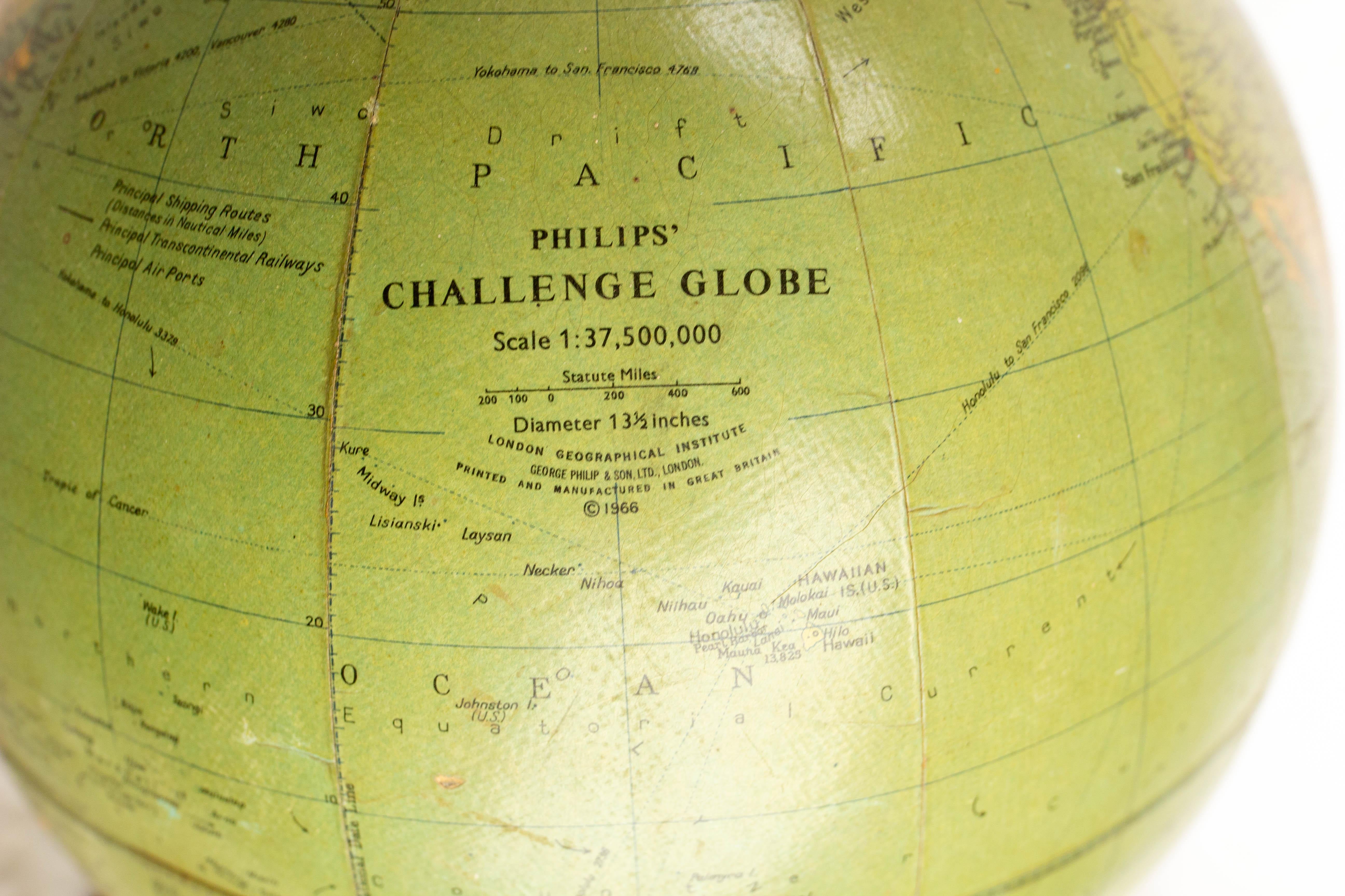 United Kingdom, Earth Globe Philips Challenge, 20th Mid-Century 1966 In Good Condition For Sale In Labrit, Landes