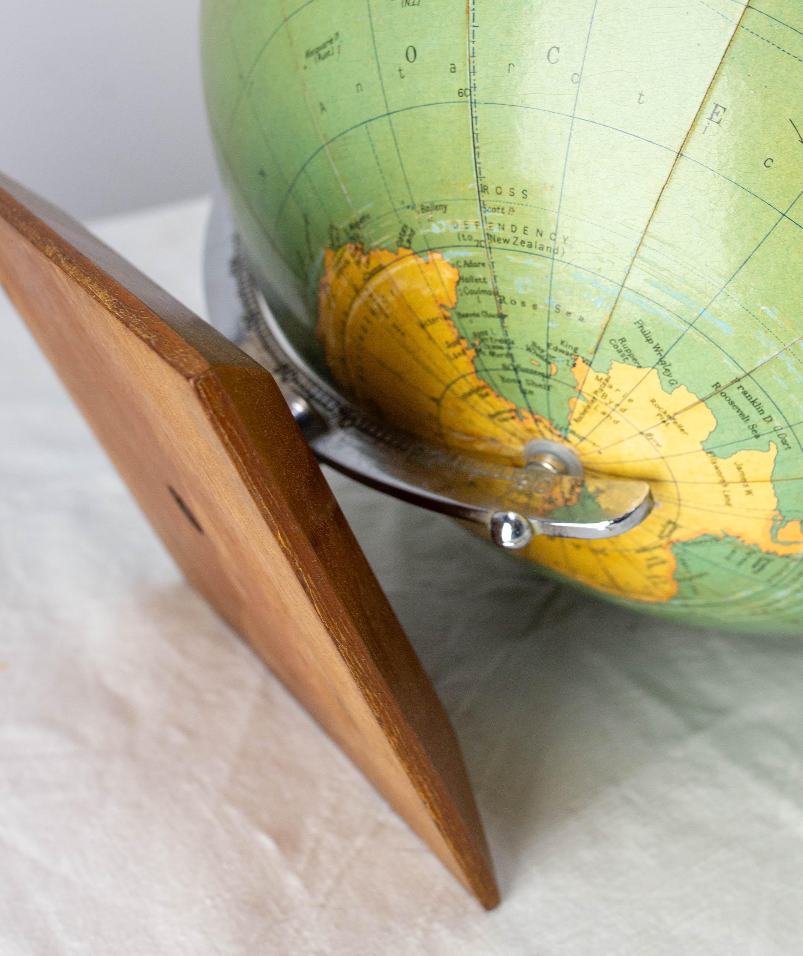 Spruce United Kingdom, Earth Globe Philips Challenge, 20th Mid-Century 1966 For Sale