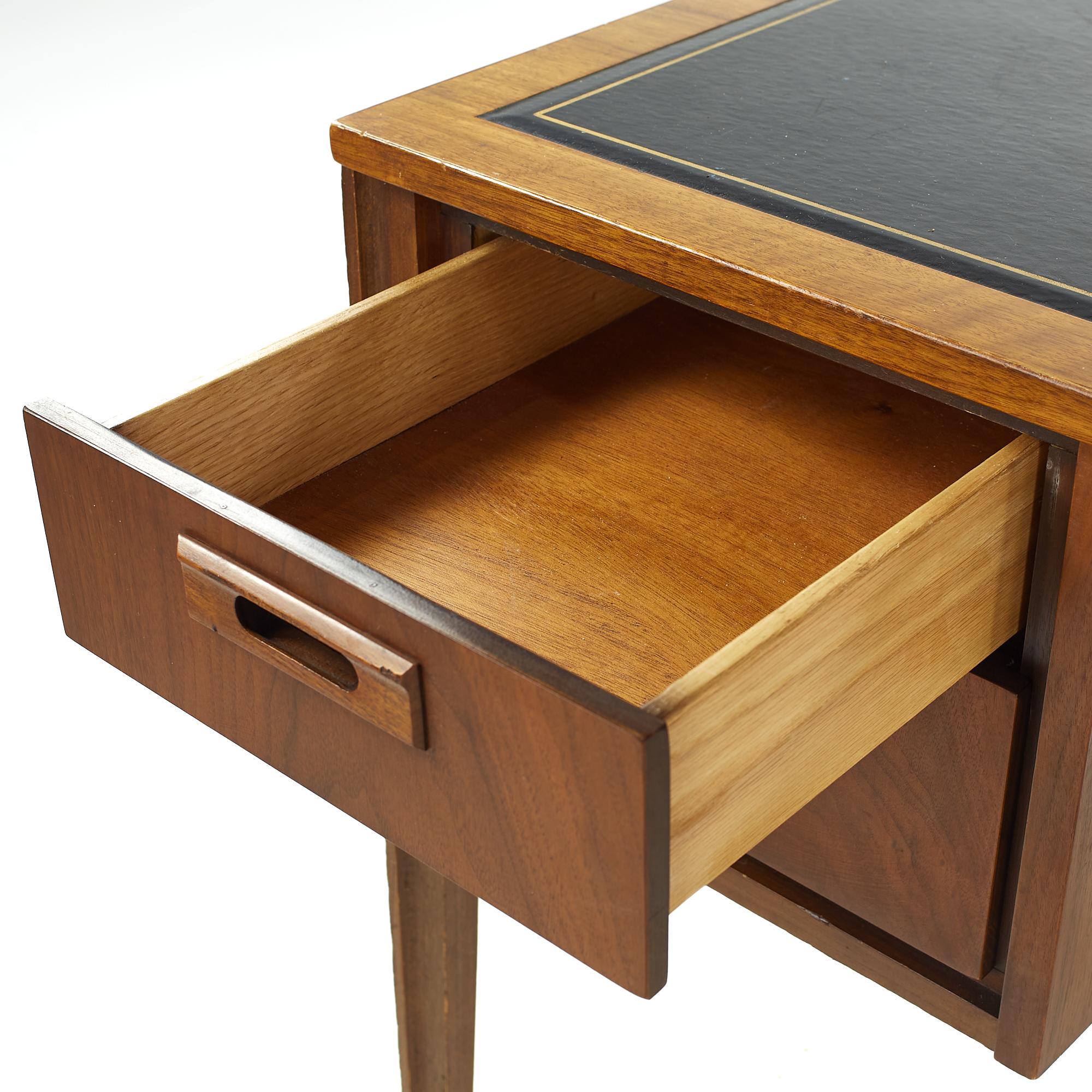 United Midcentury Walnut and Leather Top Desk 4