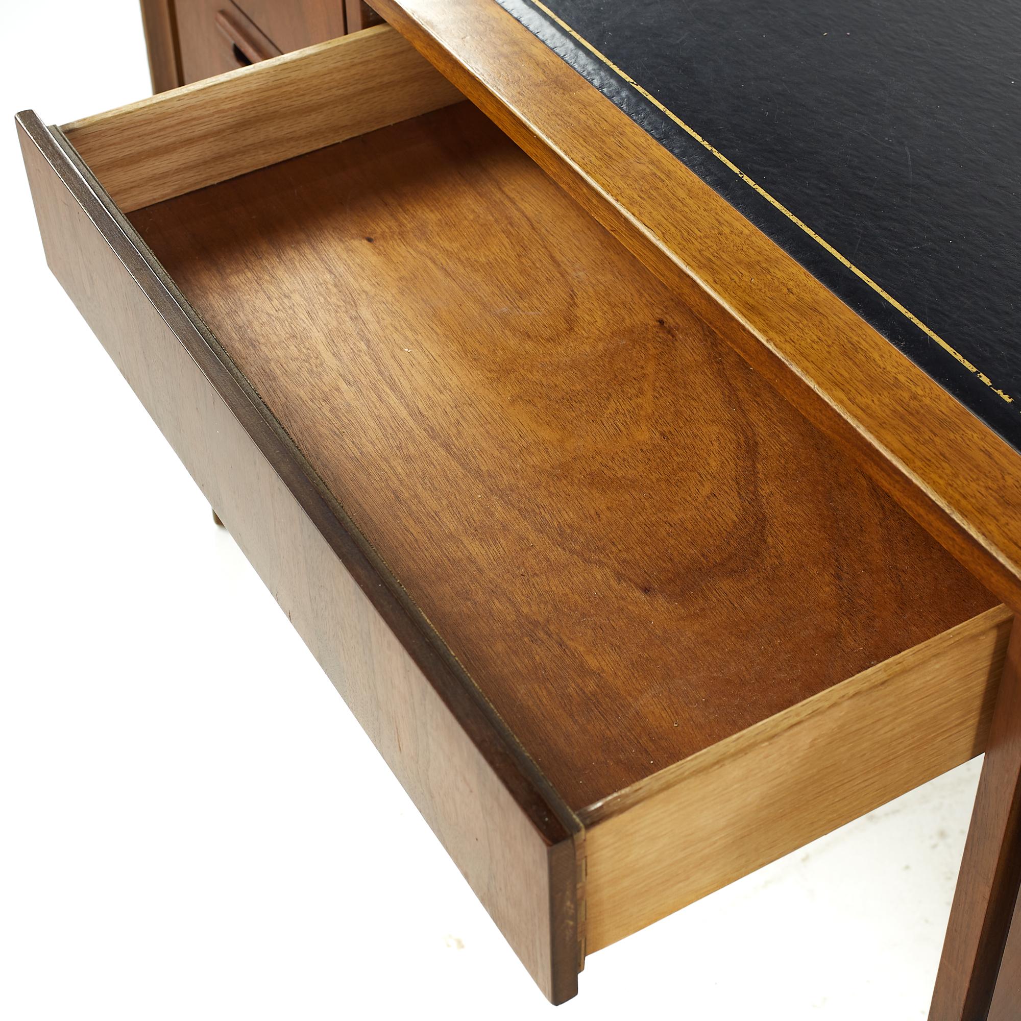 United Midcentury Walnut and Leather Top Desk 5