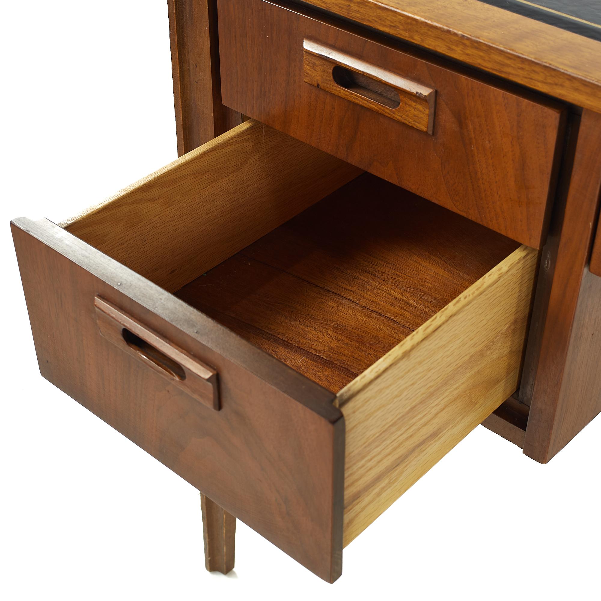 United Midcentury Walnut and Leather Top Desk 3