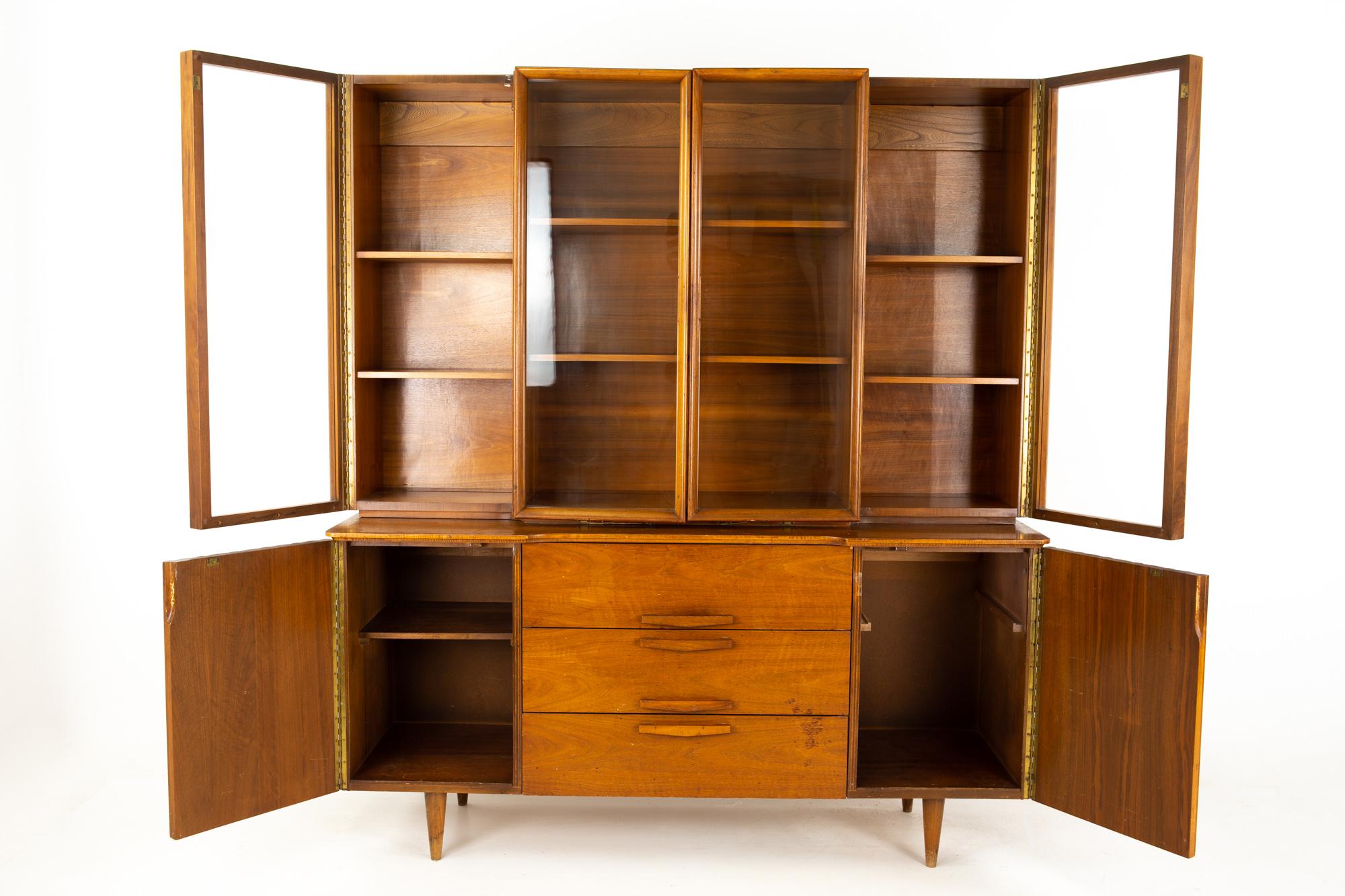 Late 20th Century United Mid Century Walnut Sideboard Credenza Buffet and Hutch