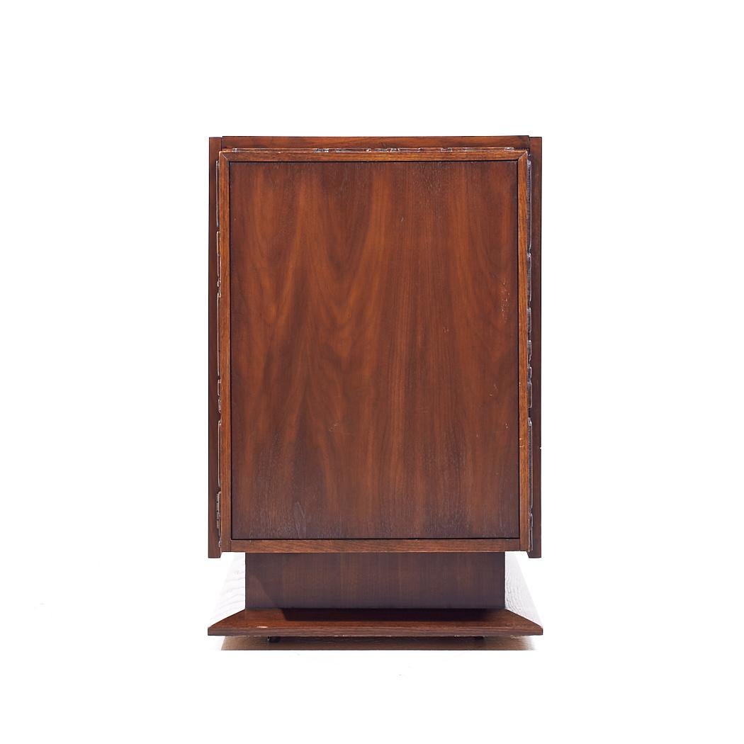 Américain United Mid Century Walnut Tiki Bar en vente