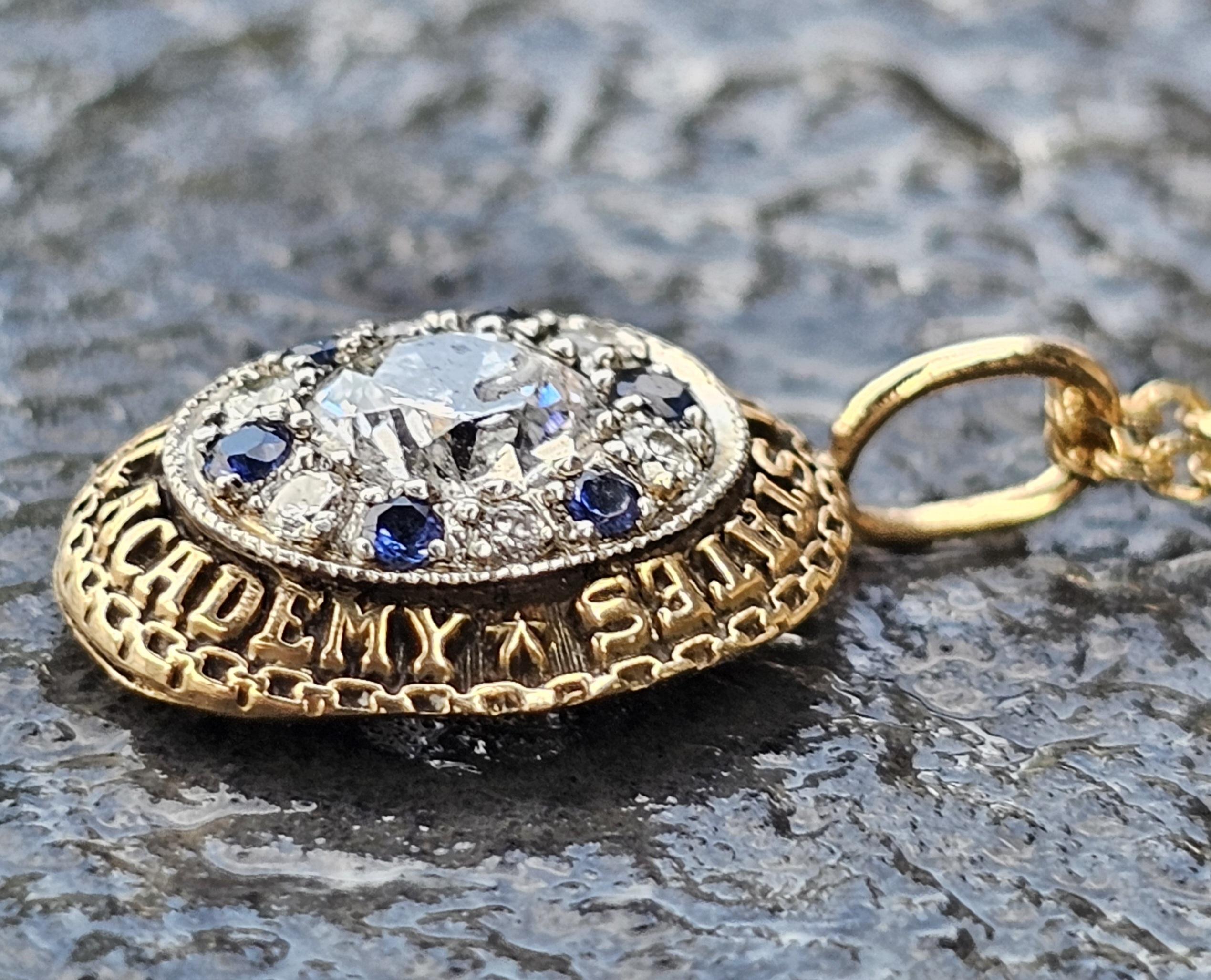 Collana con zaffiro e diamante dell'Accademia Navale degli Stati Uniti d'America in oro 14k e platino in vendita 1