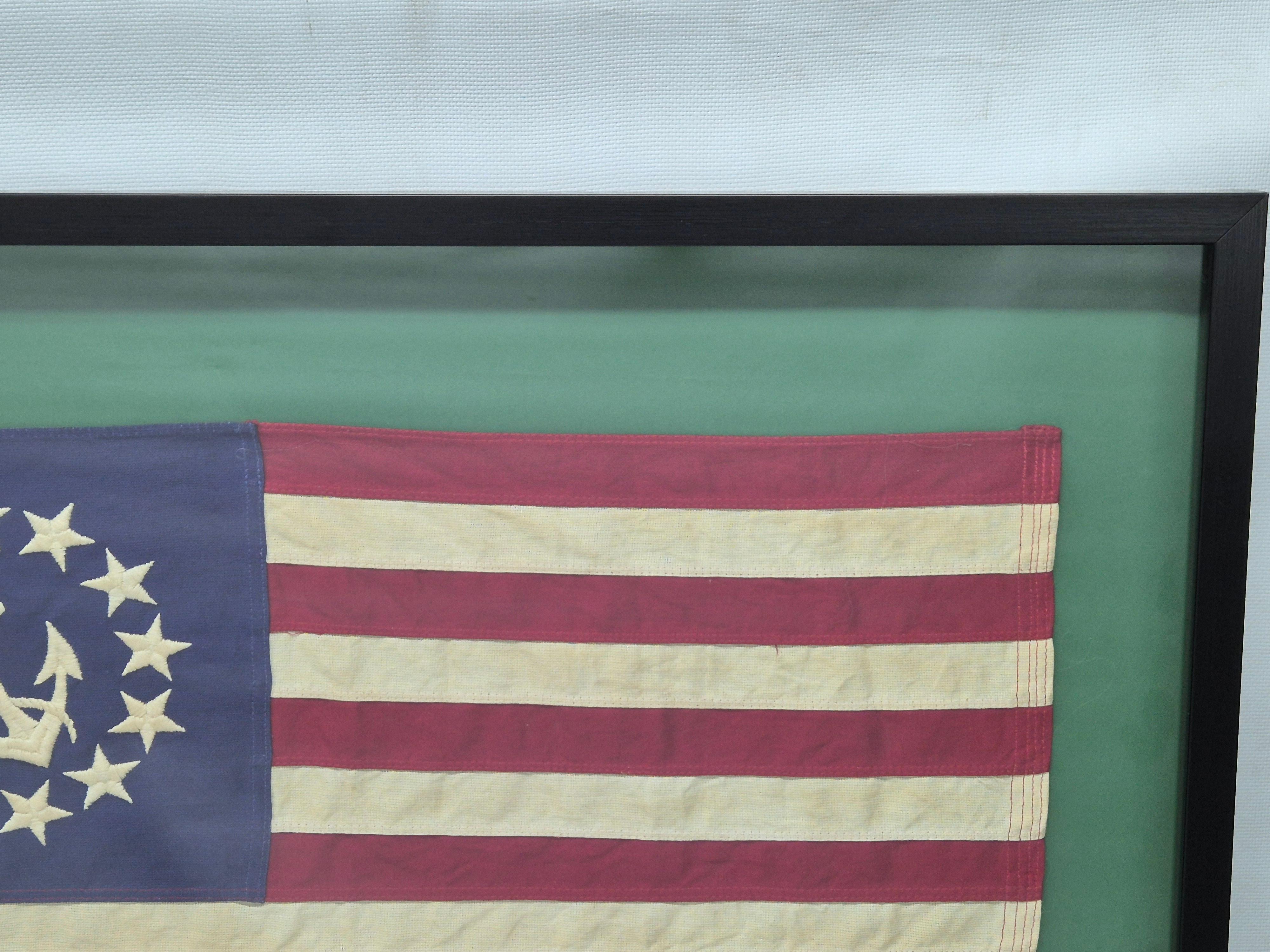 Bandera de Yate de los Estados Unidos en Marco Shadowbox mediados del siglo XX en venta