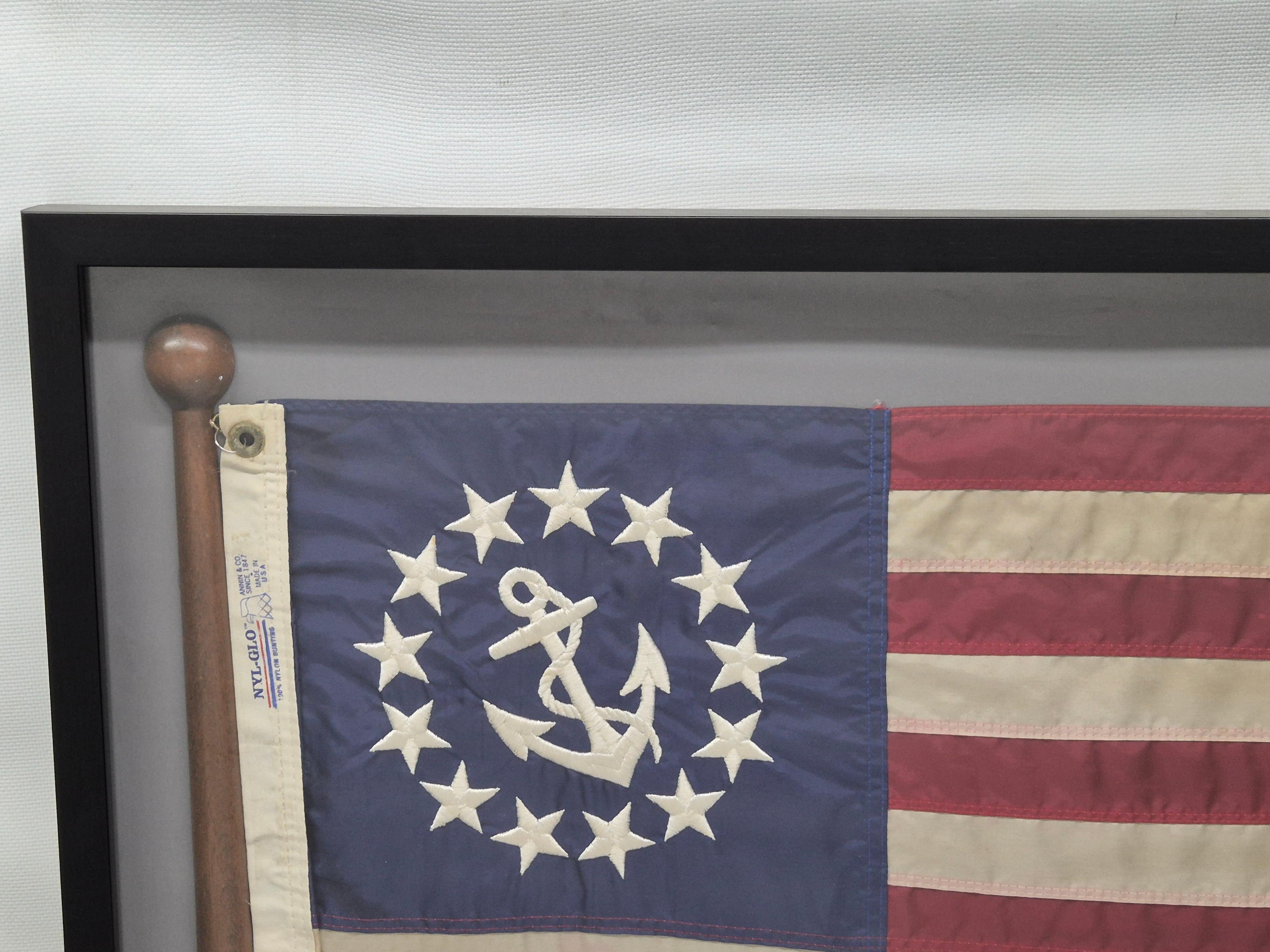 Bandera de Yate de los Estados Unidos en Marco Shadowbox mediados del siglo XX en venta