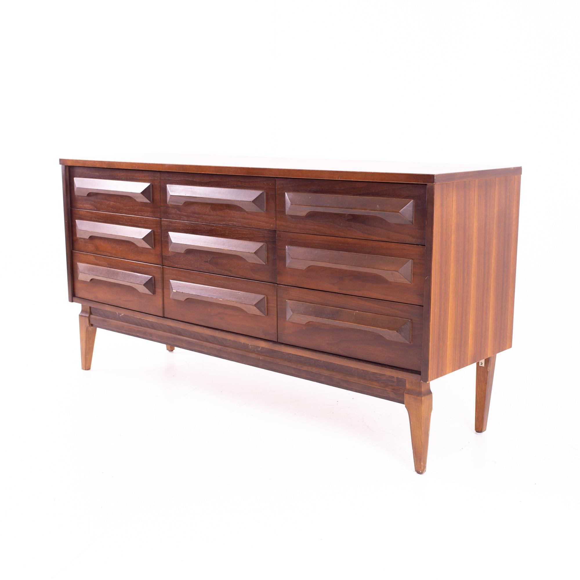 la period furniture 9 drawer dresser