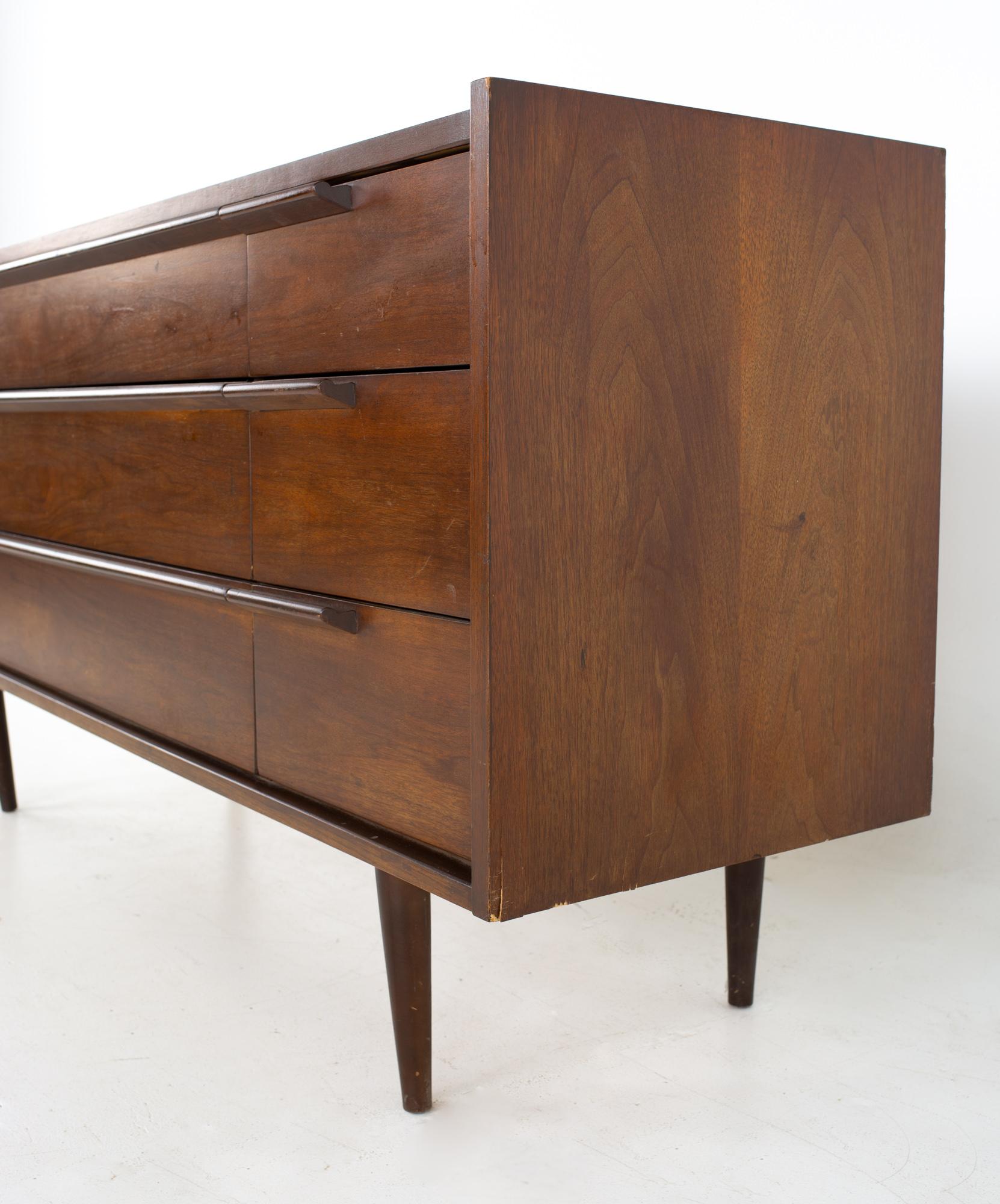 United Style Mid Century Walnut 9 Drawer Lowboy Dresser In Good Condition In Countryside, IL