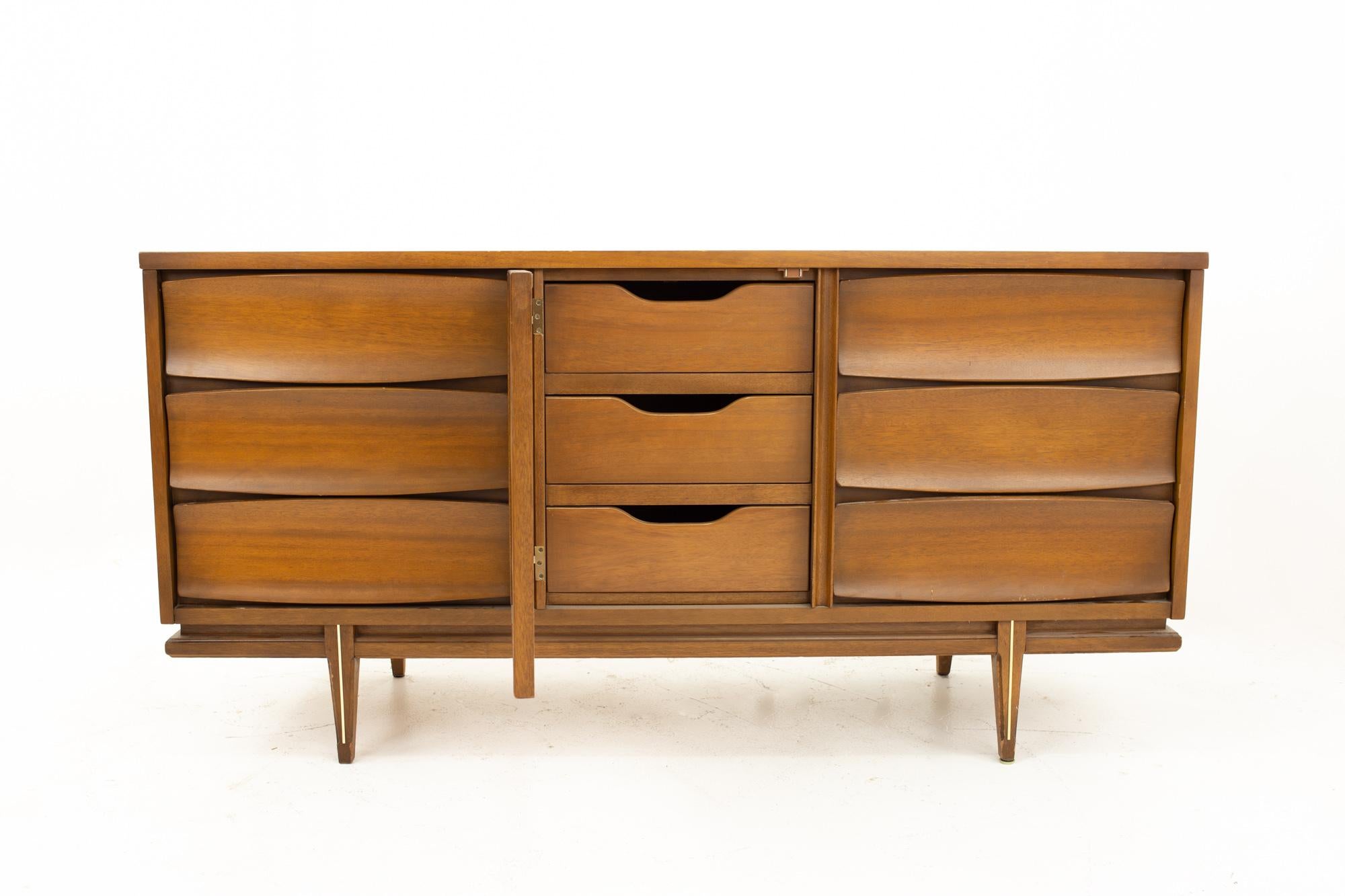 Mid-Century Modern United Style Mid Century 9-Drawer Walnut Dresser