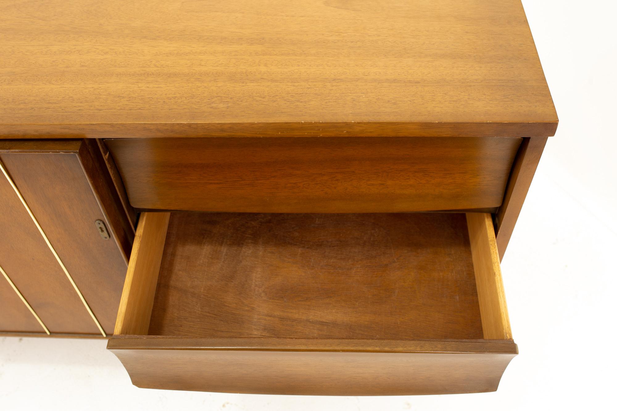 Wood United Style Mid Century 9-Drawer Walnut Dresser
