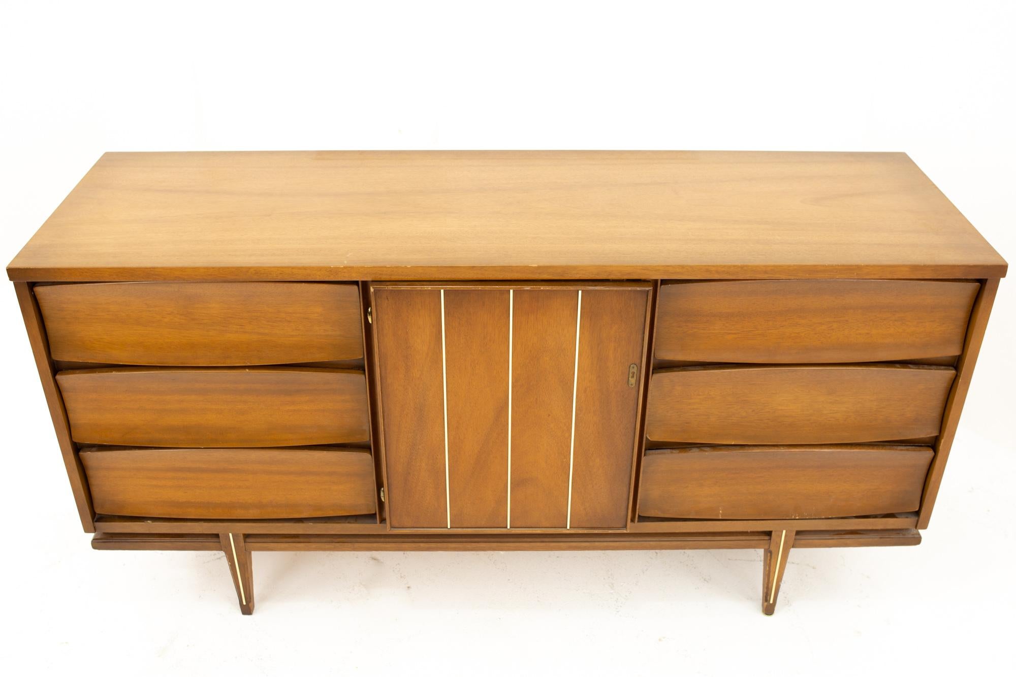 United Style Mid Century 9-Drawer Walnut Dresser 2