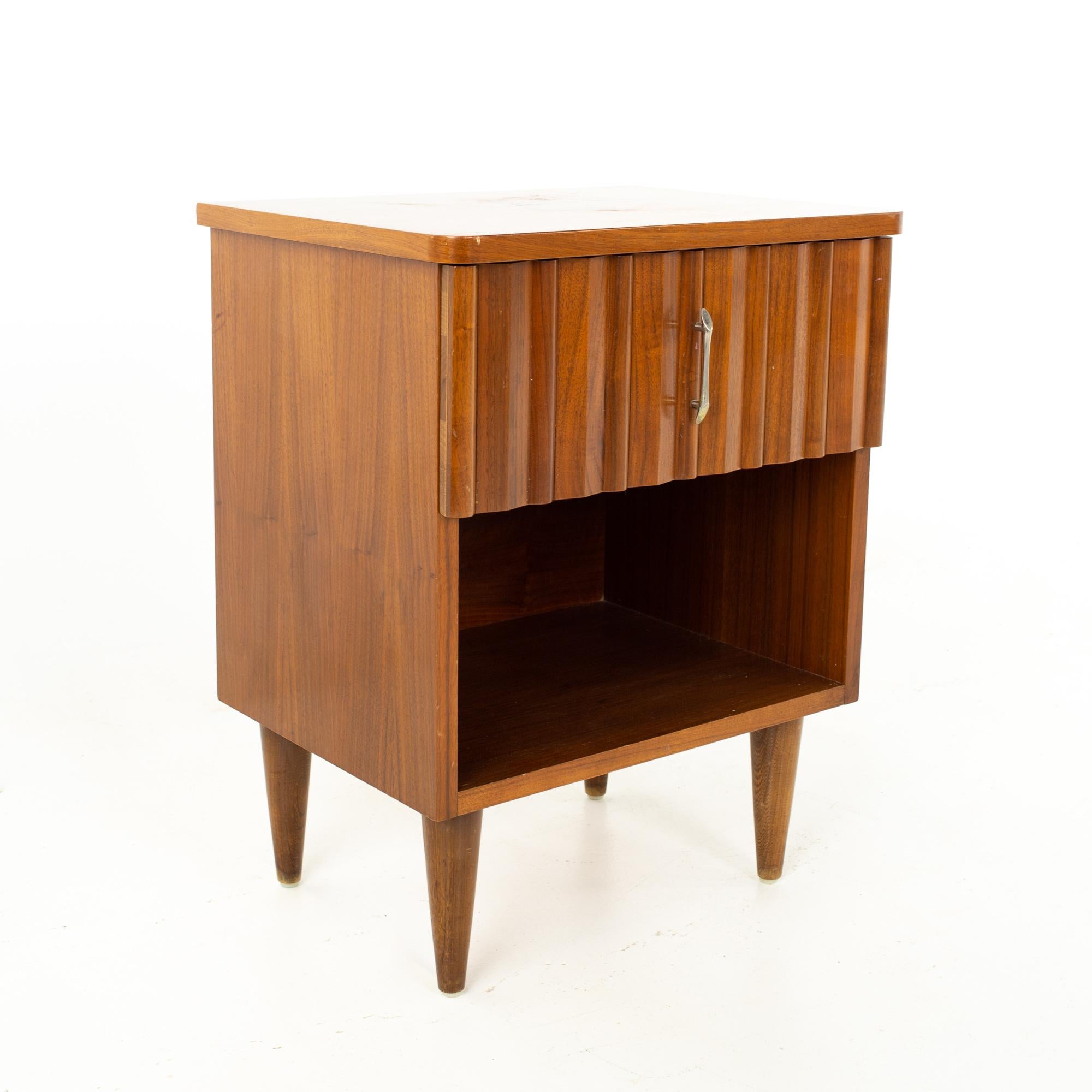 American United Style Young Manufacturing Mid Century Walnut and Brass Nightstands, Pair