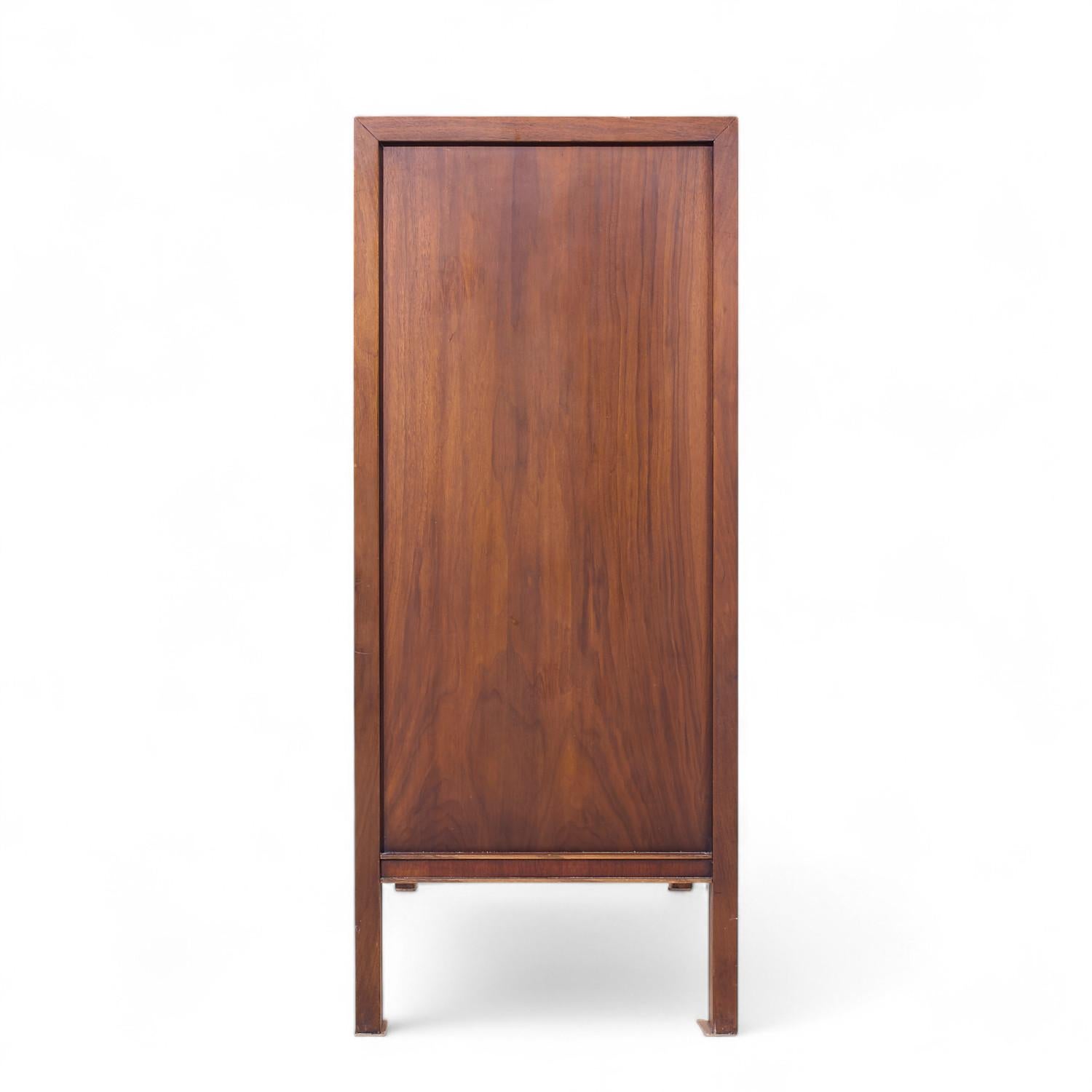 United Tiki Brutalist Mid Century Walnut Gentleman’s Chest Highboy Dresser In Good Condition For Sale In Countryside, IL