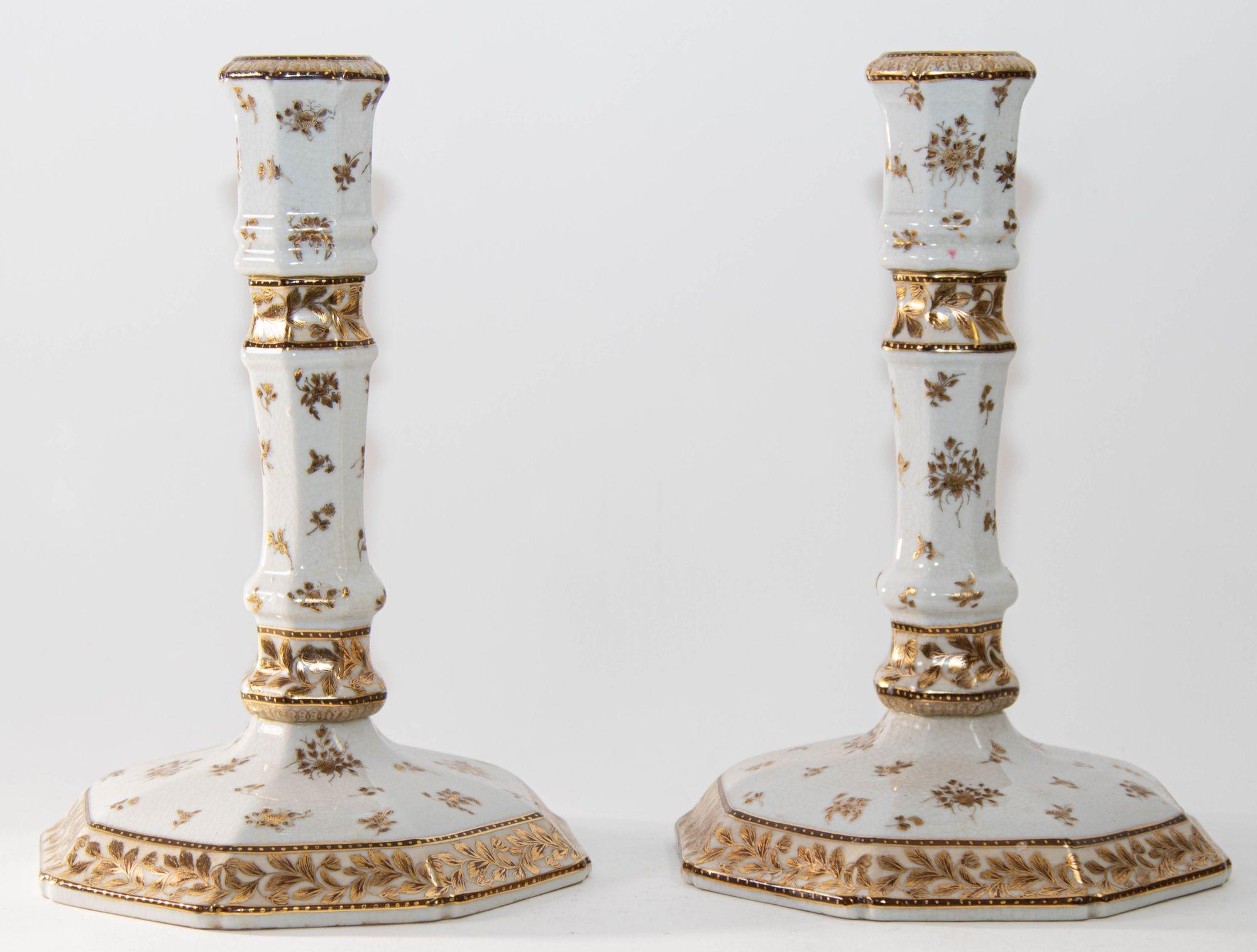 United Wilson Georgian Style Enameled Gilded Crazed Floral Leaf Candlesticks.
Of typical form hand painted with flowers and raised gilt ornament.
Modeled after a European French or Georgian style.
The candlesticks porcelain white ground are