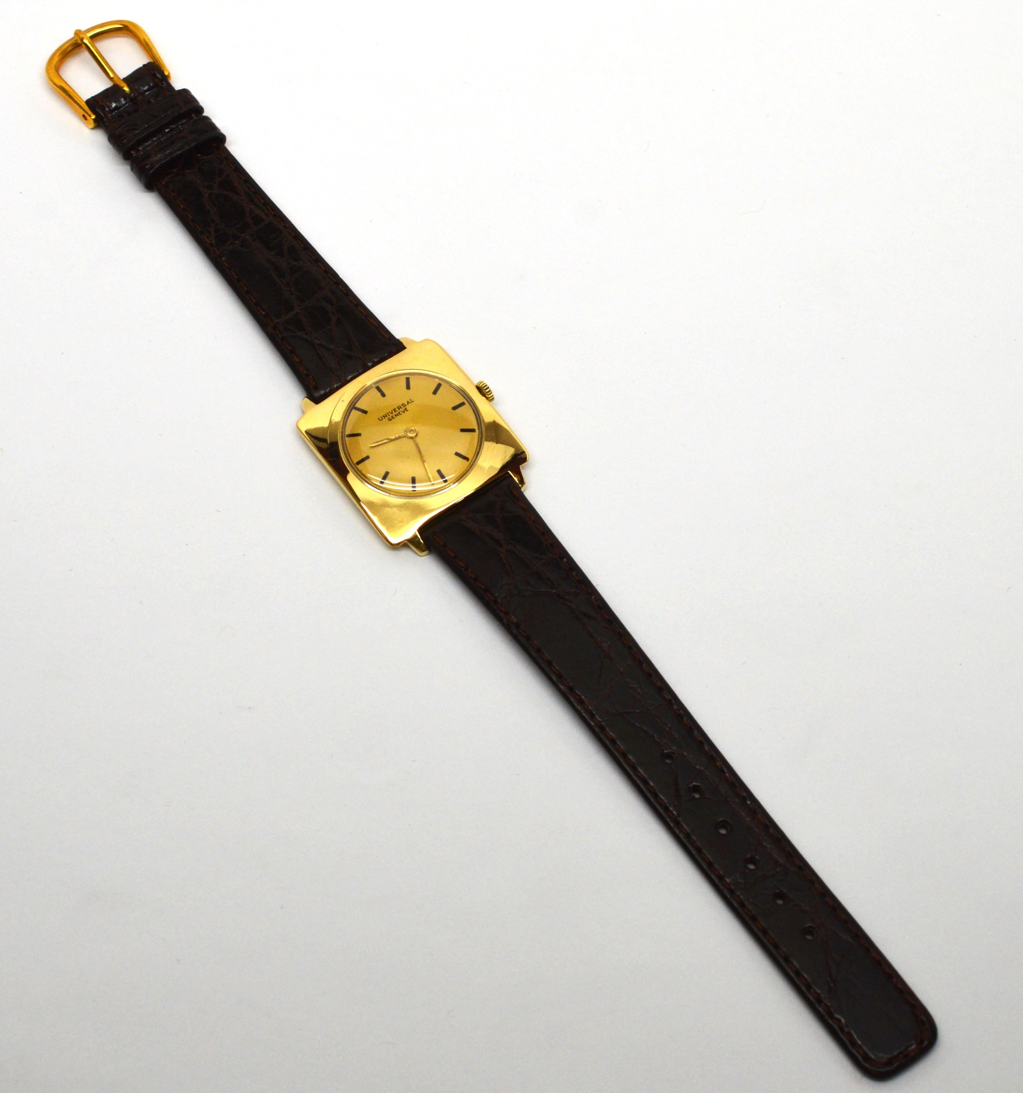 Montre-bracelet pour homme Universal en or jaune 18 carats, modèle 820 en vente 3