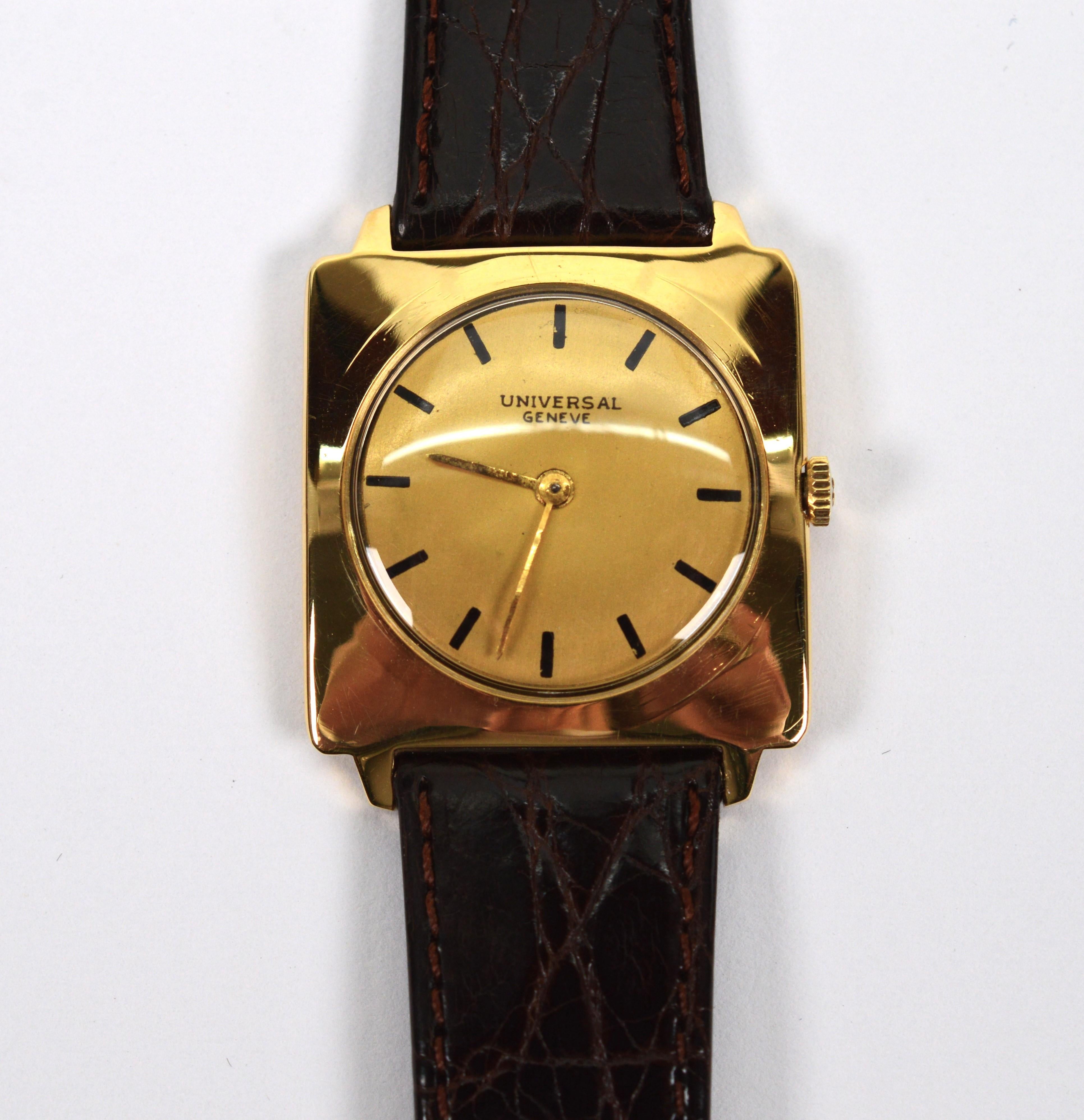 Universal 18K Yellow Gold Model 820 Men's Wrist Watch For Sale 5
