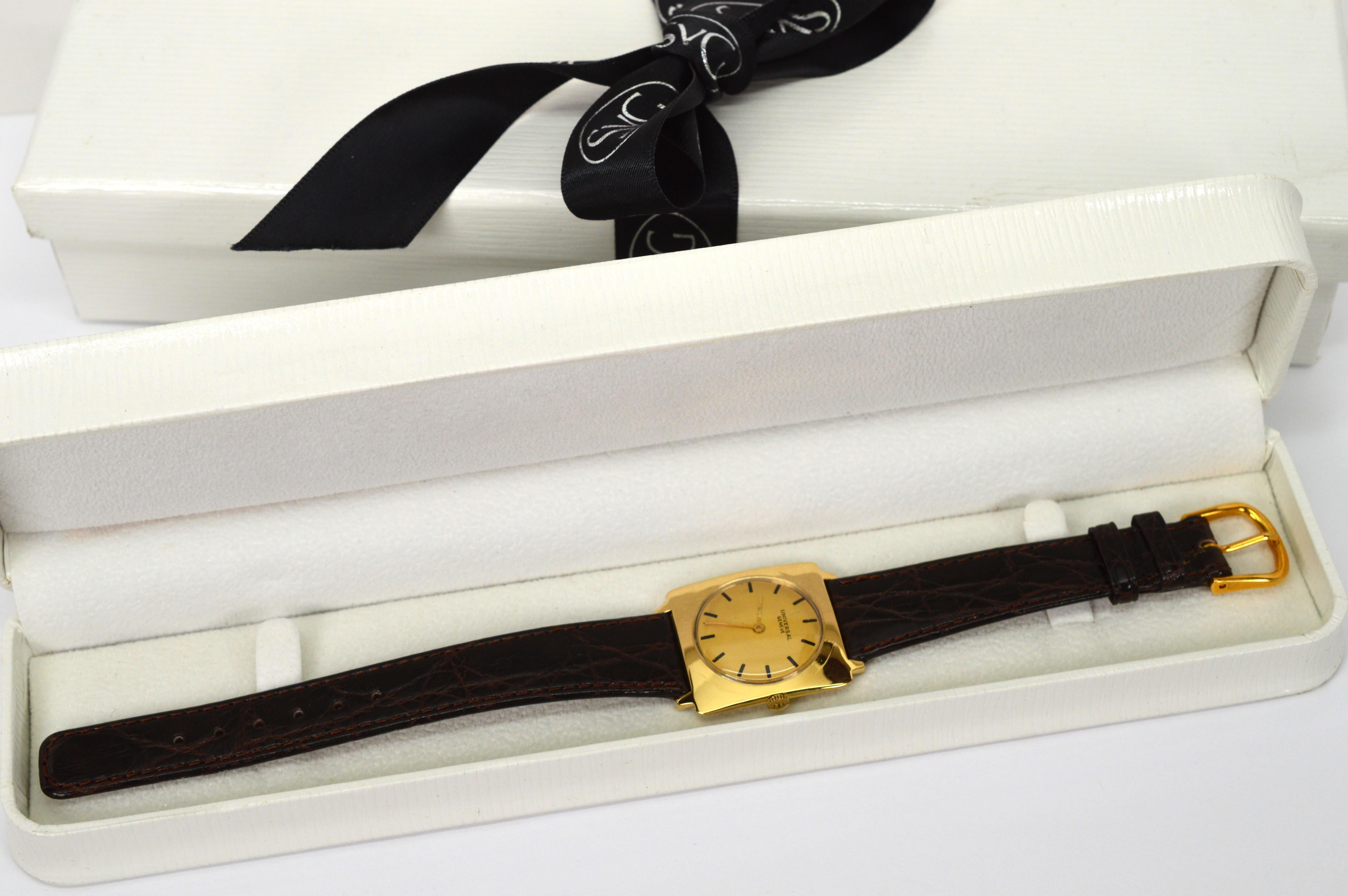 Montre-bracelet pour homme Universal en or jaune 18 carats, modèle 820 en vente 5