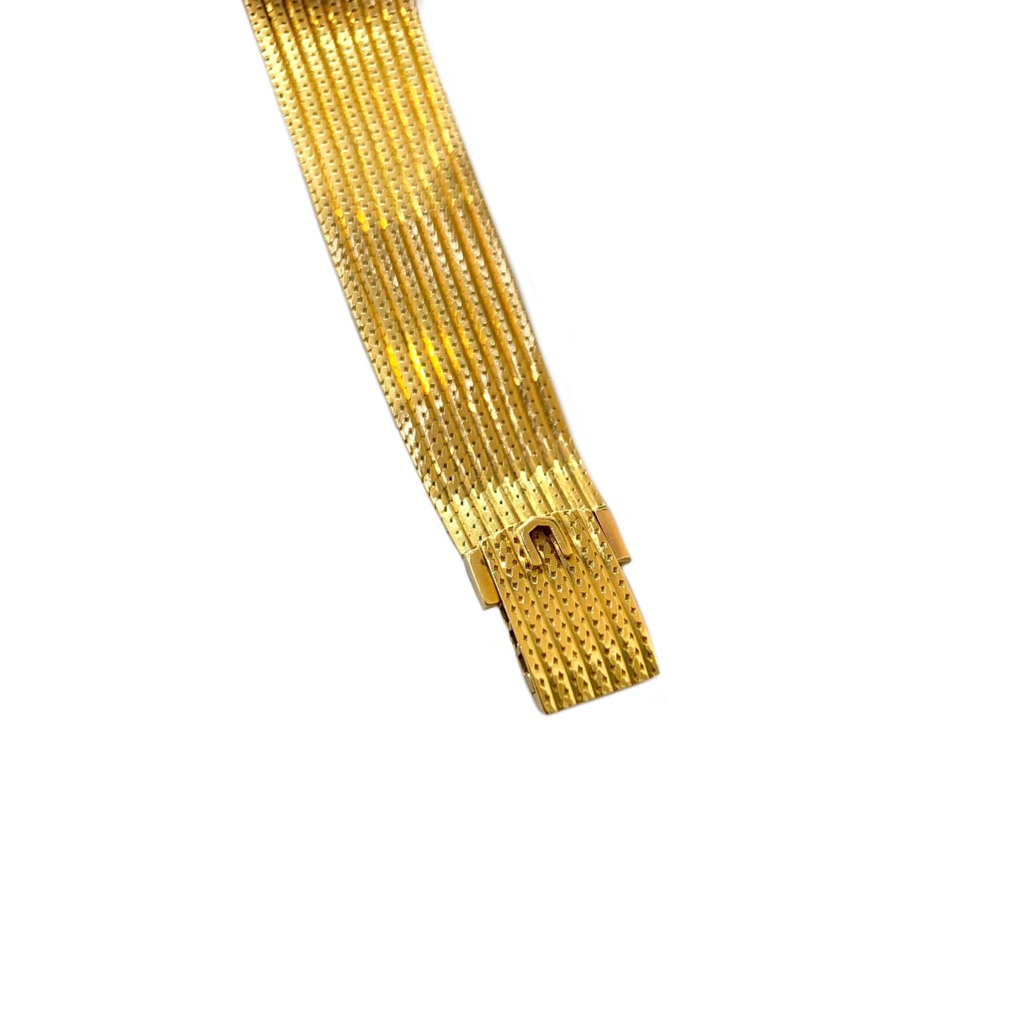 Vintage Universal Geneve 18 Karat Yellow Gold Wristwatch 1960s In Good Condition In Los Angeles, CA