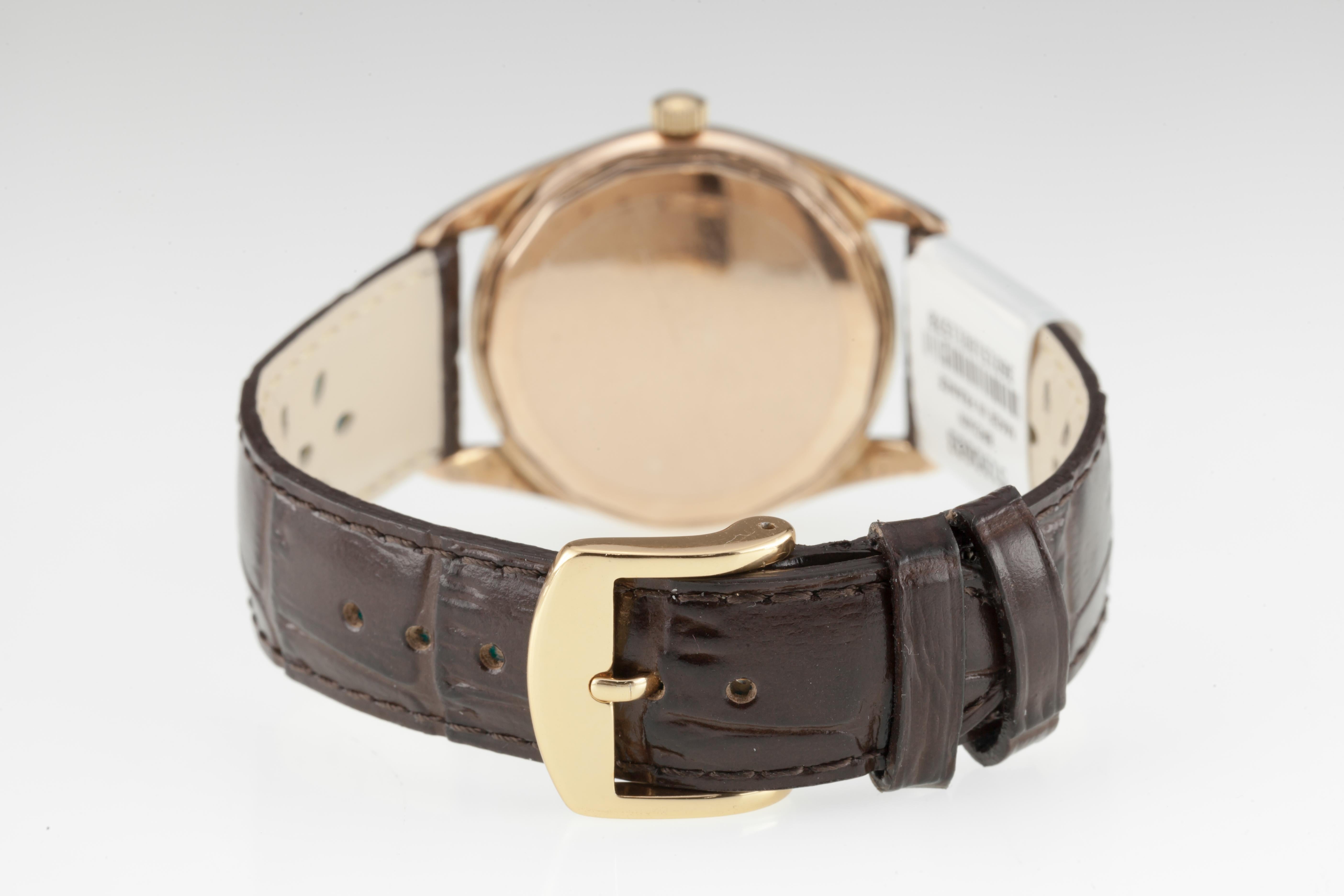 Moderne Universal Geneve Montre-bracelet automatique en or rose 18 carats avec date et bracelet en cuir 69 en vente